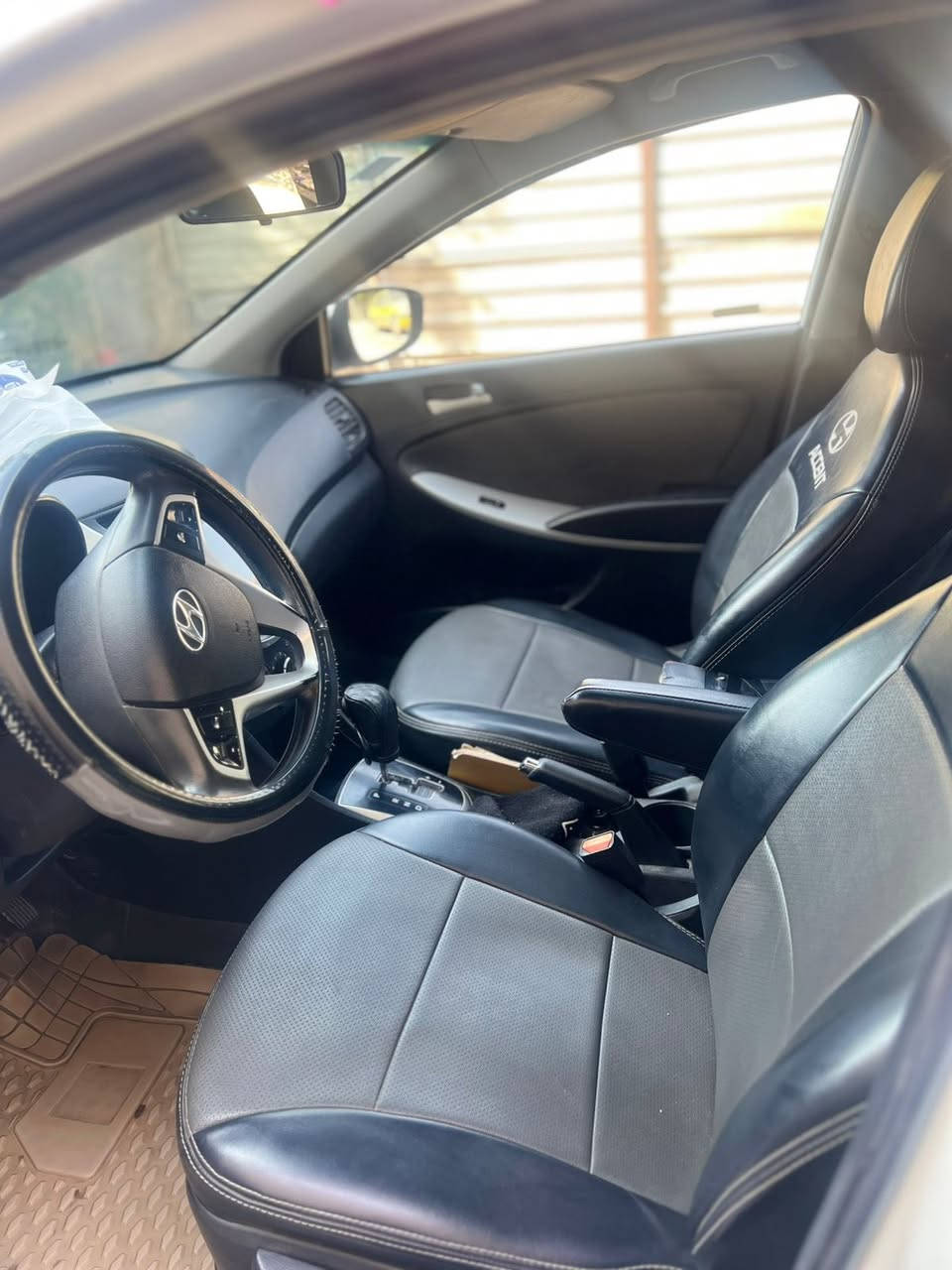 السلام عليكم احسنت للبيع 2014 جديده سياره مال شركه دوليه عامه السياره جديده مواصفاتها مكينه1600اشاير مري كشنات جلد كاعيات جلد شاشه كامره تحكم ستيرين جهتين تبريد ثلج السياره مابيه نقص السونار بل منشور ماشيه 77  ألف السعر 105$ وبيه مجال مكان بغداد حي شباب البياع  رقم الهاتف ***********
رقم بغداد باسمي
