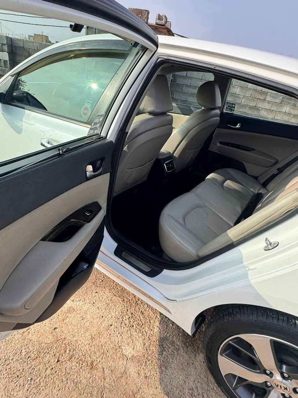 اوبتما ١٧ خليجي
بصمه 
مكينه ٢٤٠٠
اربيل بسمي
مكاني كوت مركز المدينة 
اي استفسار هذا رقمي 
***********
***********
