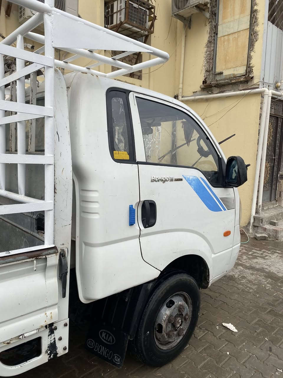 سلام عليكم كيه حمل 2007 مكينه 4000 مكينه وكير وصدر وتايرات بل جيس السايراه سياره خير من يم الله سياره تاخذه بجك الشارع بس الباب مال السايق امبدل واتساب *********** رقمي
