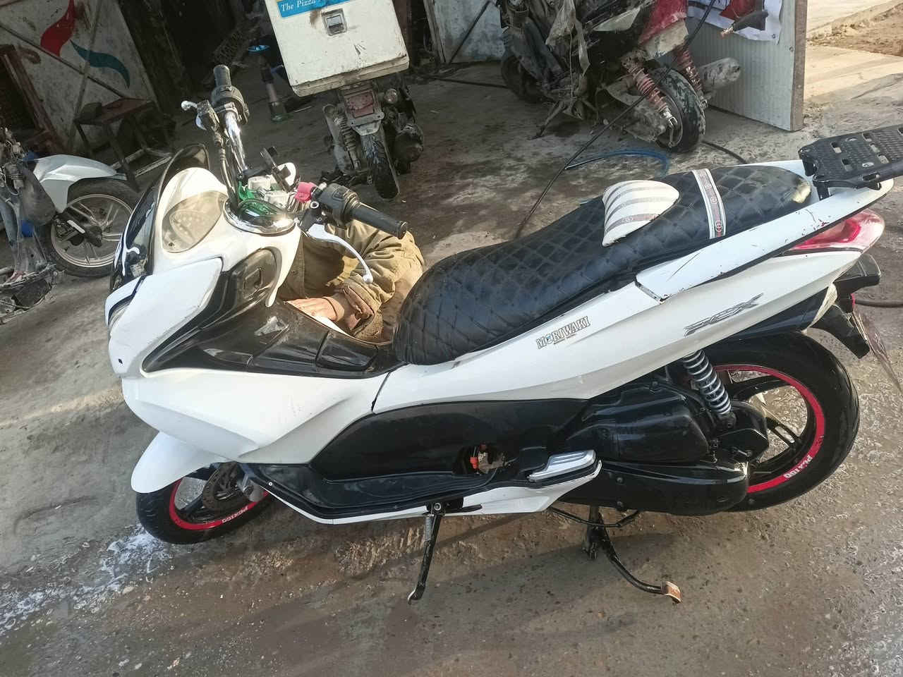 السلام عليكم pcx جيل الآۆلْ ياباني jf 125 مبدله بس ولفات دراجه كامله لٱ نضوح لٱ تبخير لٱ تنقيص نكره الصبح شلعه ومعدل خير م̷ـــِْن •اللّـہ̣̥ الدراجه استان حساس وكفراته شوفه عينكم يرادلهن ترتيب قفل جنطه قفل ستيرن كهربائيات شغاله السعر 800 وبيه مجال بصيط للشراي العنوان بغداد المنصور للاستفسار خاص او ***********او ***********
