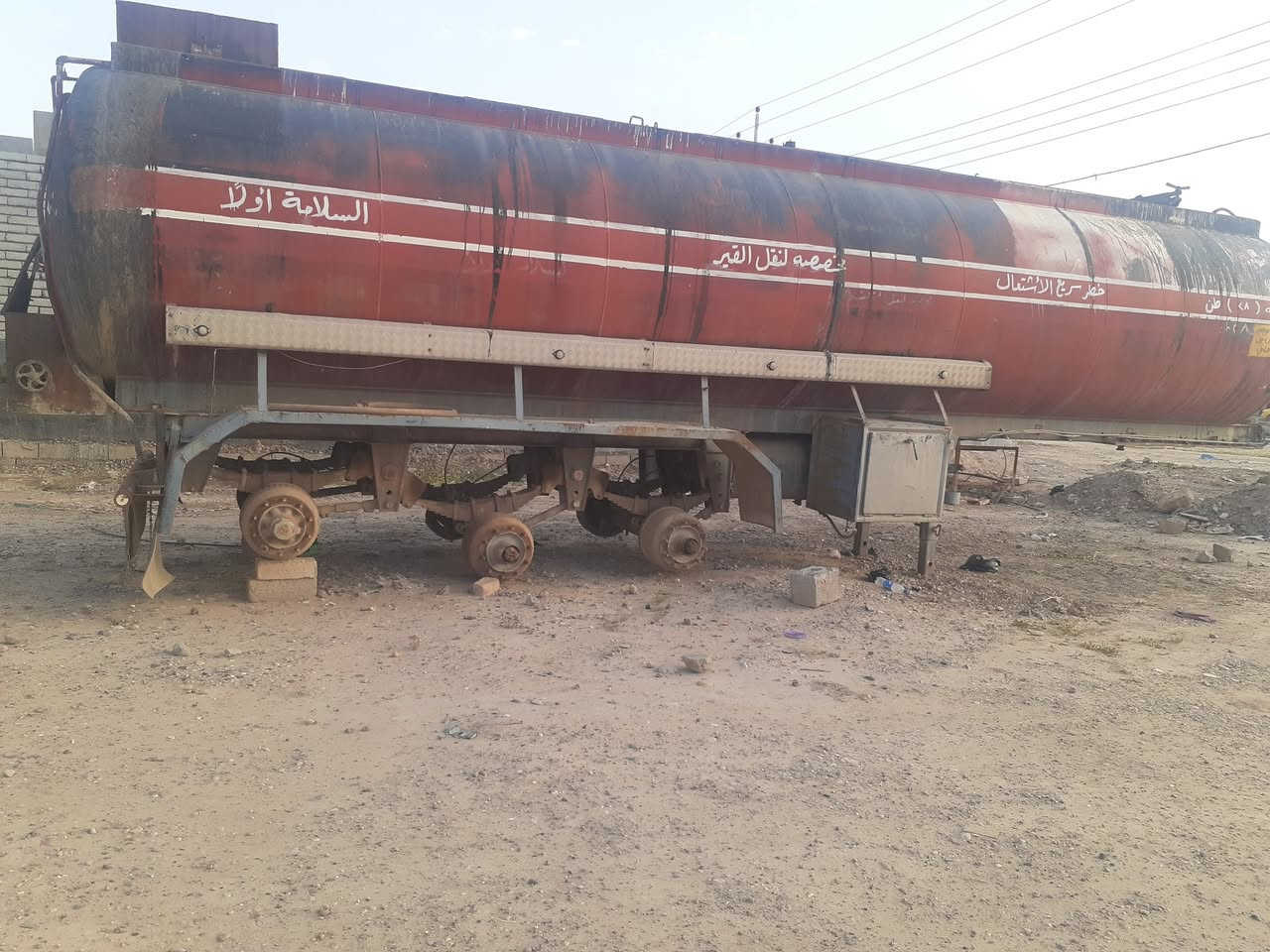 السلام عليكم تانكي فوزلة بلادي ٣ دناكير بدون تاير ويل حمولة ٣٠ طن اسفلت السعر 45 ورقة و بي مجال
***********

