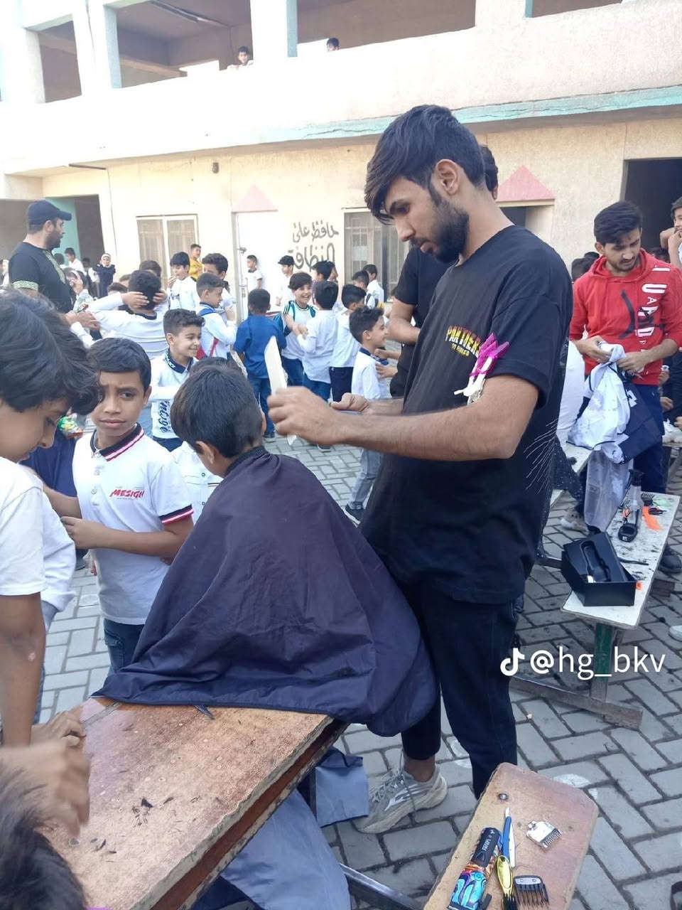 دورات تعليم الحلاقه مده 15 يوم ب 50 الف شغل تطبيقي إذا أنت يحتاجلك تطبيق لو تقوى نفسك لو تريد تتعلم صارت سهله عليك
عنوان المعهد المشتل شارع المدارس مقابل مدرسة الكرامة معهد وصالون علي سهند ***********
