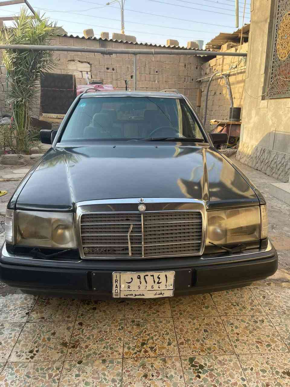 سلام عليكم سياره مرسيدس ماكينه بطه محور 2:30 سياره جاهزه تخمج تايرات سياره بلاد ما ناقصها برغي الوان البصره***********
