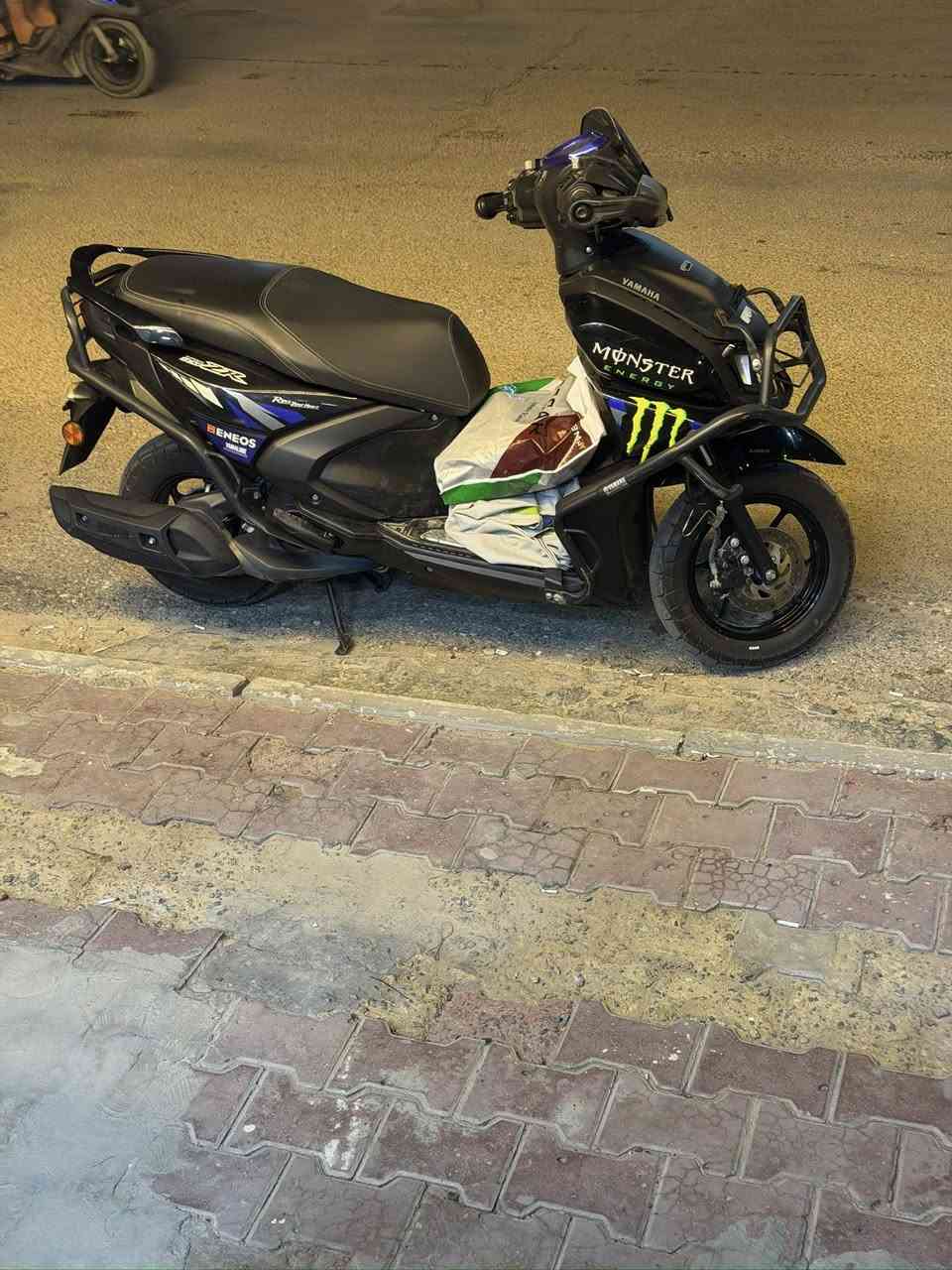 الدراجة كلها ع ايدي المكينة محد جايسها
23 اوراق اصولية جنوبي 
زوج تايرات جدد هستوني شادهن
9000 كيلو حقيقي
كل شهر ابدللها دهن وبانزين محسن 😃
تفاصيل اكثر خاص


**إذا كنت صاحب هذا الإعلان وتريد حذفه لأي سبب، رجاءا أرسل رسالة إلى الدعم الفني**