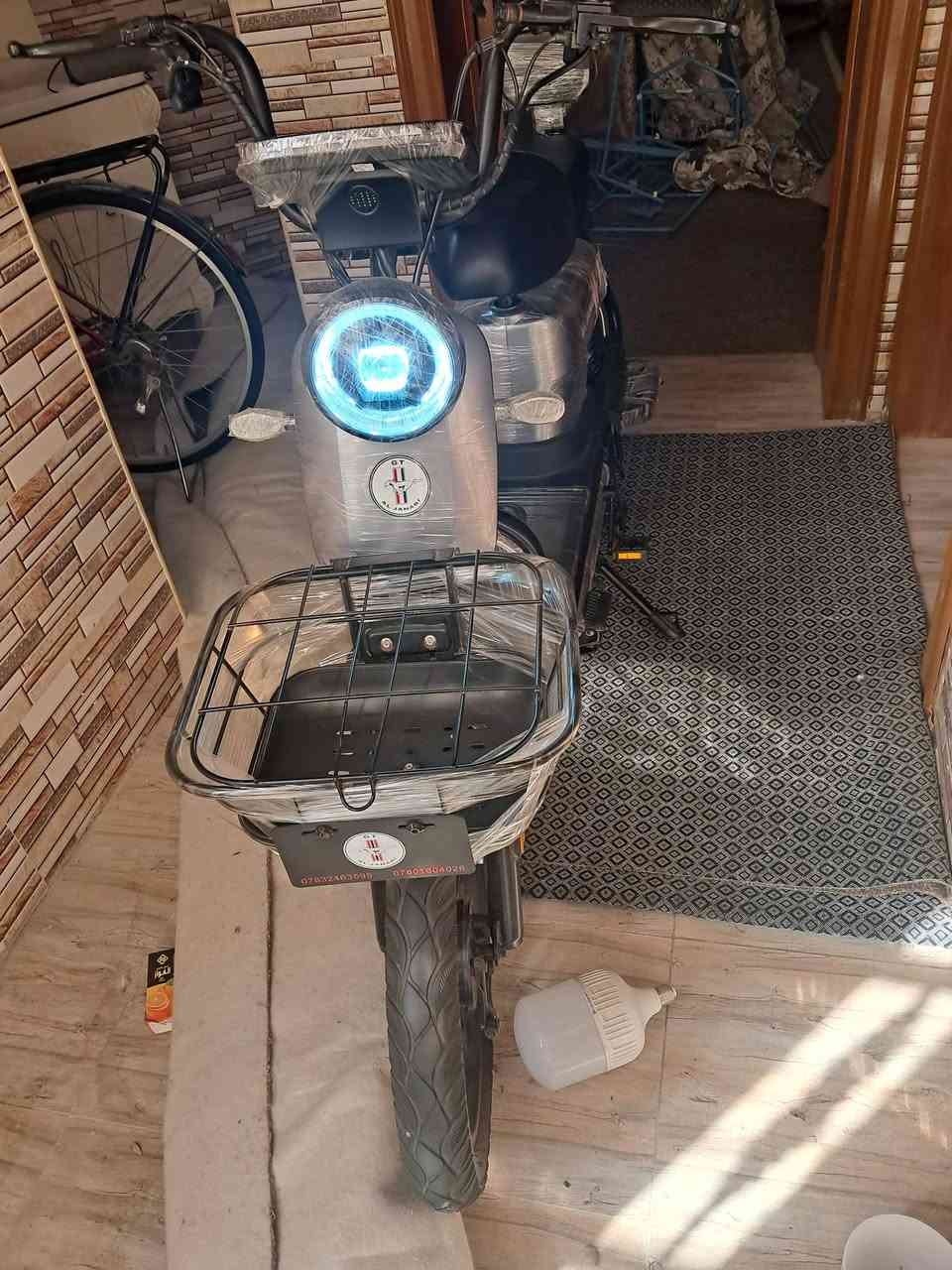 دراجه شحن جديدة جداا السعر ٤٠٠ وبيهه مجال.***********
