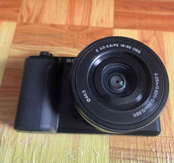 السلام عليكم كاميرا للبيع مستعجل على بيعتها
كاميرا Sony ZV-E10 تصوير 4K

شترها 980 كاميرا نضيفه استعمال قليل 

رايدها ب750 

العدسه 1.8-50 ب170رايدها

واكو عندي بعد جنطه ورام 128G

الشراي يتصل ***********

الموقع بغداد الاعظميه-سبع ابكار
