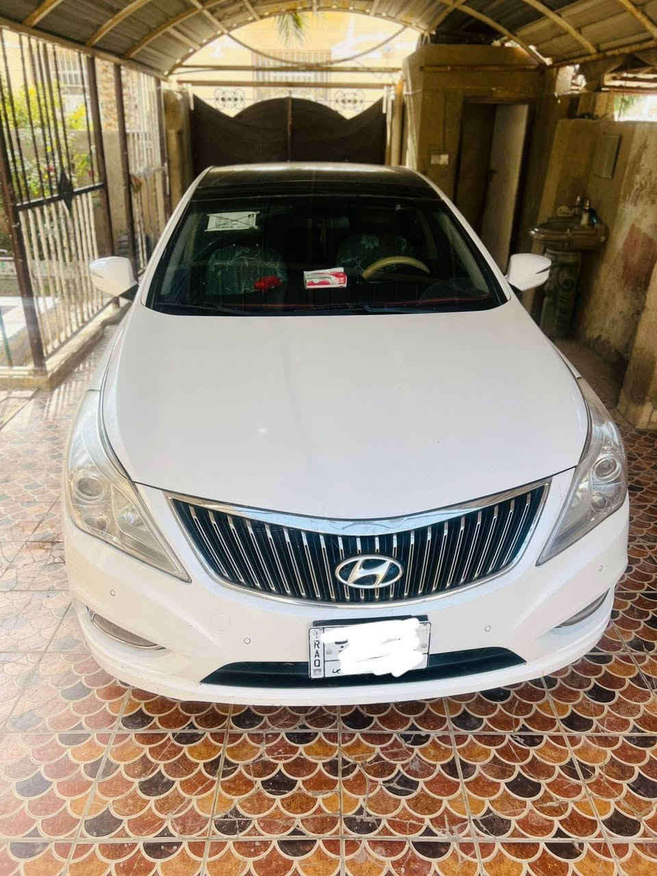 السلام عليكم
ازيرا 2013  خليجي فول مواصفات 1/1

محرك وكير شرط الفحص V6

كفاله عامه من صبغ والتبديل

كشنات جلد قرميدي

 قطعتين تبريد

بصمه أبواب وبصمة تشغيل

سقف بانوراما

لدات داخليه وبردات بلاد

رقم بغداد تحويل مباشر

سياره نضيفه ما عايزه شي

مكان سياره الديوانيه

سعر 135 وبيهه مجال قليل
***********
