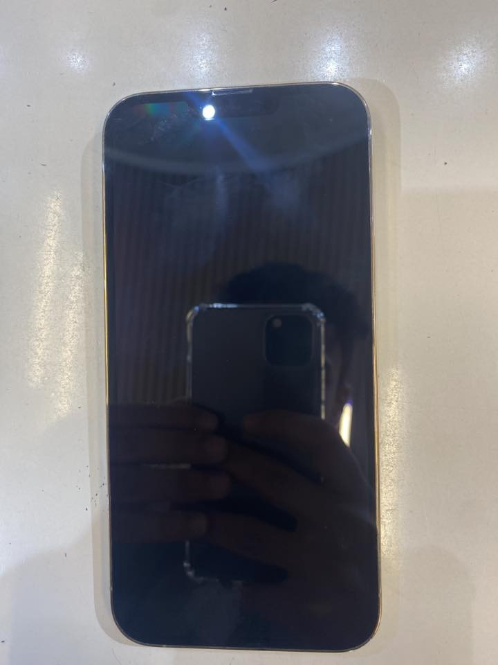 السلام عليكم آيفون 13 برو ماكس ذاكرة 256 بطارية 88 كلشي بلادي ما مبدل بيه اي قطعه سعر 700 العنوان بغداد البلديات شارع الكهرباء رقمي ***********
