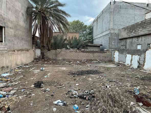 بعد التوكل على الله
⭐دار للبيع طابو صرف

الموقع: دلي عباس / الحي العصري
📍 موقع مميز جداً قريب من الشارع الرئيسي
📍 بجانب بناية تجارية (فرصة سكن + استثمار)

⸻

🔹 التفاصيل:
 • المساحة الكلية: 462 م² واجهة 21 م والنزال 22 م
 • مساحة البناء: 162 م² واجهة 7.5 م والنزال 22 م 
البناء يحتوي على حديقة خارجية/طرمة/هول/استقبال/صالة/مطبخ/غرفة نوم 

 • قطعة أرض ضمن الدار: 300 م² واجهة 13.5 م والنزال 22 م

⸻

⭐ يمكن بيع الدار او القطعة كاملة او مجزأة حسب الطلب 

⸻
📞 للاستفسار عن السعر وباقي التفاصيل يرجى التواصل على الرقم
***********
***********
