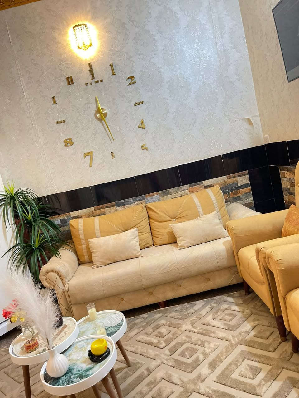 مشتمل ٥٠ متر – ٣ طوابق

• الطابق الأول: استقبال + صالة + خدمات + مطبخ
• الطابق الثاني: غرفتين نوم مع صحيات سويت داخل الغرفة
• الطابق الثالث: غرفة نوم + سطح

العنوان: شهداء النفط – قرب مدرسة السماحة
السعر: 105 مليون (وبيه مجال)


**إذا كنت صاحب هذا الإعلان وتريد حذفه لأي سبب، رجاءا أرسل رسالة إلى الدعم الفني**