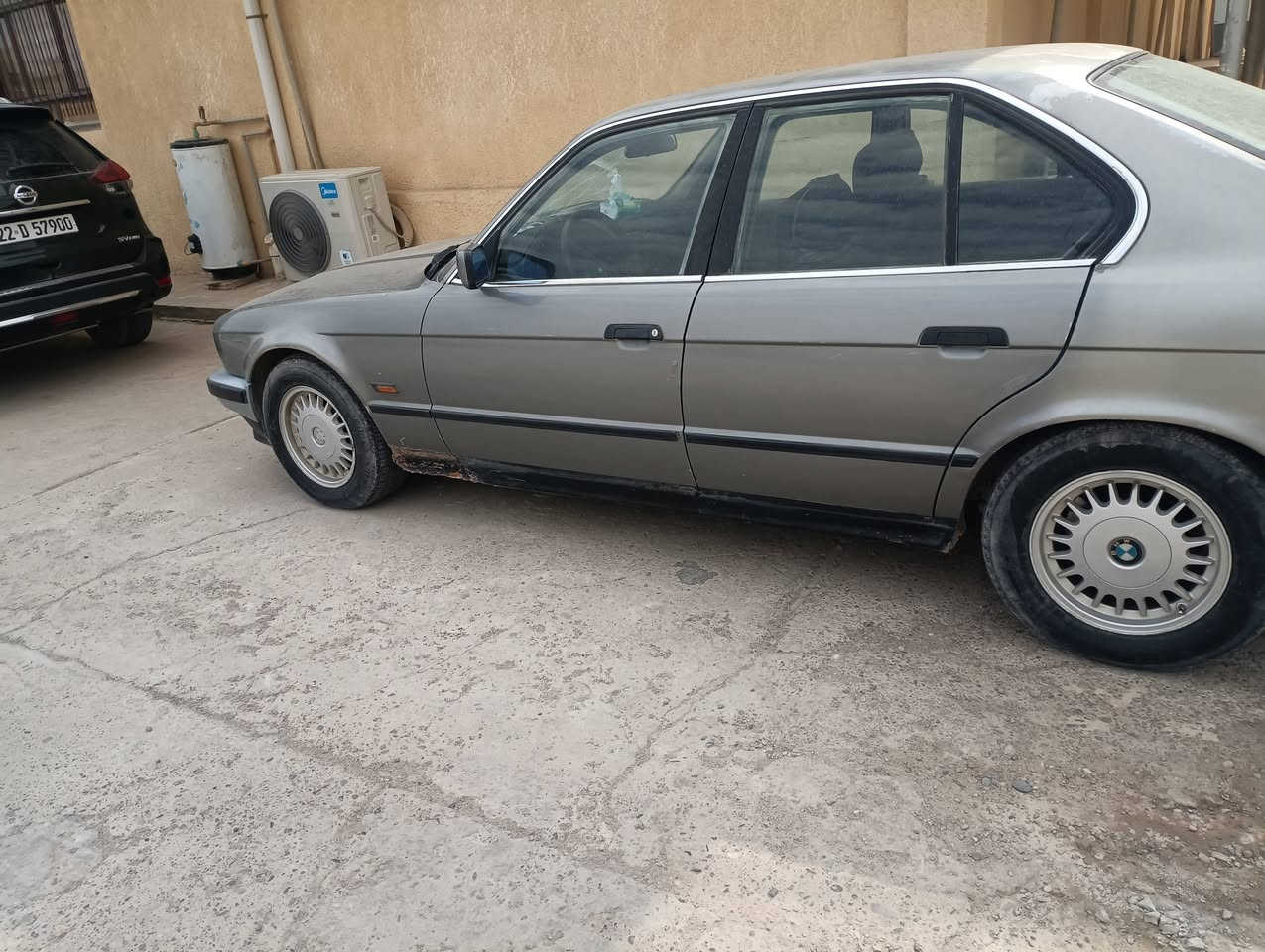 السلام عليكم
بي ام مسكر كبس 1992 وارد يابان بسمي نكليزي صلاح الدين 
سلايت
بليته بيها 
كير اوتو 
4جام كهربائي
تخم تاير
كير جديد 
محرك خير من الله 
سنتر لك 
بيه جلح بالقماره والجنطه
خاليه من الاخياس بس ذيل جاملغ الامامي 
تبريد 
كهربائية كله شغاله
السياره بدون حادث مكفوله ولا بارد 
وارد يابان 
غرفه مخمل 
مكاني سامراء 
***********
السعر 50كلشي اكو بل سوك التعليق السلبي مردود عليك مايعجبك اعبر وصلي ع محمد 
مراوس يرهم بس اوتو عادي ماريد 
قسط ما بيع  ولا وعده تجي تشوف بعينك
