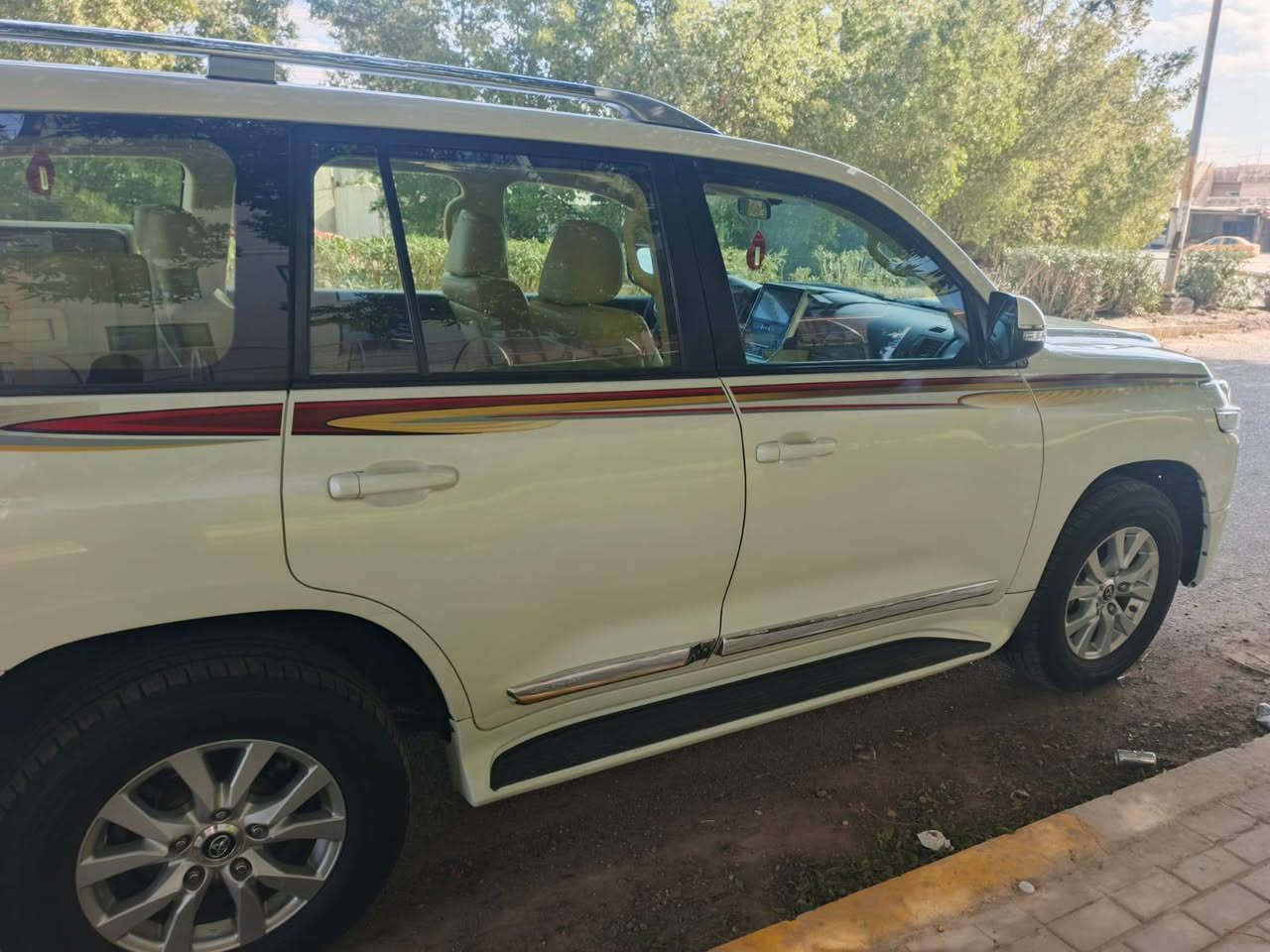 السلام عليكم
لاندكروز 2017 اصل ( ابريم ) رقم بغداد مشروع وطني ابسمي.

السياره مكفوله من الضربه والصبغ والتبديل والفتح وشرط حتى الدعاميات ابدون لاصبغ ولا تبديل شرط السونار

فقط بي دي ار  Pdr شي بصيط جدا تقريبا اربع اصابع بالجاملغ الامامي  ومينشاف الا بالسونار

مواصفات الابريم معروفه .

. بصمه تشغيل + بصمه ابواب

. فتحه سقف

. دفدي بالقماره

. طفايه 

. كشنات جلد + كهرباء 

. كشنات ثلاث حركات

. زراك لايت 

. دبل ماوس

. ايرباكات عدد 8

. حساسات امامي + خلفي 

. اشاير بالمري 

. 6 سلندر محرك  4000

. نظام ترحيب 

وباقي المواصفات البريم المعروفه

سعرهه...   490 يعني 49 الف وبيهه مجال بصيط

مكانهه بغداد.

***********
