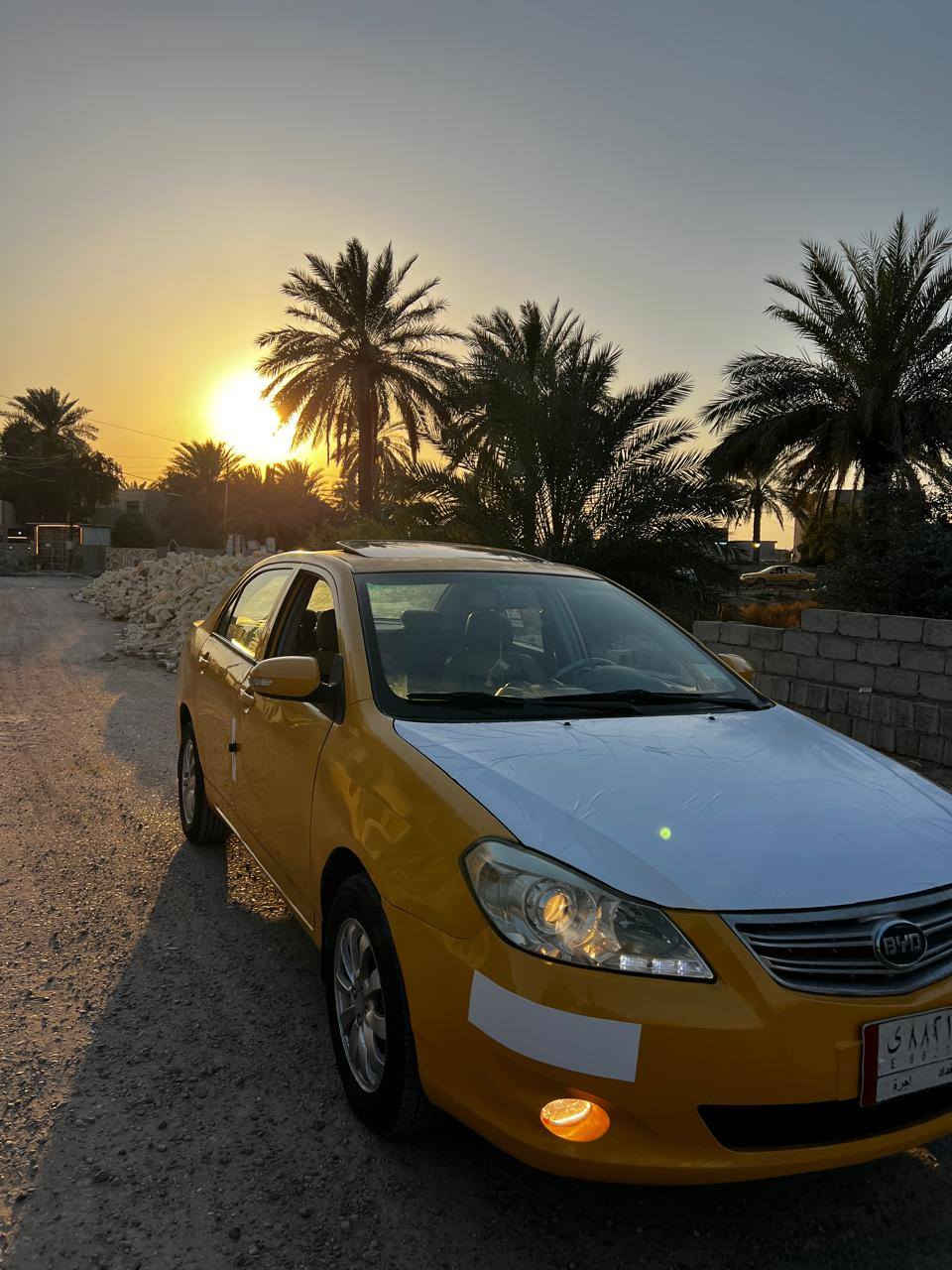 سلام عليكم بيوايدي للبيع 2013السياره جاهزه مواصفاته فتحه بصمه تشغيل بصمه ابواب بصمت جنطه تحكمات استيرن شاشه كبيره كامره صدوك مكينه أو كير جديده اشاير بل مري حساسات خلفيه  بسمي  مصفره هيئة وغرامات  التواصل *********** غير متواجد عله النت
