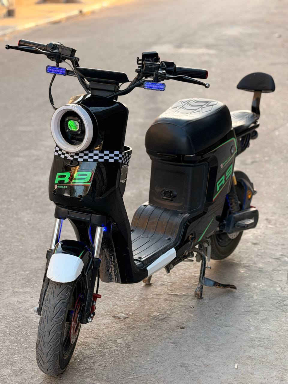 سلام عليكم باسكل نضيف ومرتب تجي تشوفه بعينك R9كلش حلو لون اسود السعر ٥٠٠ وبي مجال للطيبين رقمي واتساب متواجد *********** (كربلاء حي العامل)
