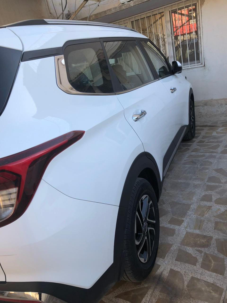 كيا كارينز2023للبيع فقط ضمان شركة نيم فول مواصفات فتحة لايت 3عدسات تبريد لمس شاشة انارة داخلية 7الوان ماشي 18الف باسمي مكانها كركوك السعر 185بيها مجال معاملة الجاد يتفضل خاص او الاتصال *********** وشكرا
