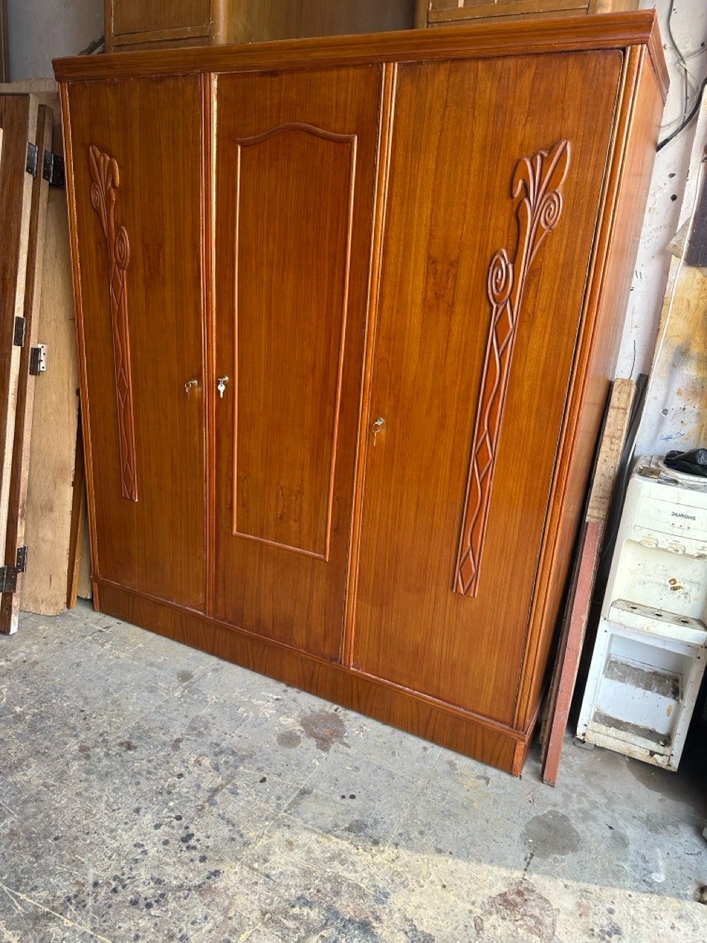 سلام عليكم 
كنتور ابو 3ابواب كامل صبغ قفل يده 160
كنتور ابو 6 كامل صبغ قفل يده 225
النجف الاشرف تقاطع العسكري كبل 
***********