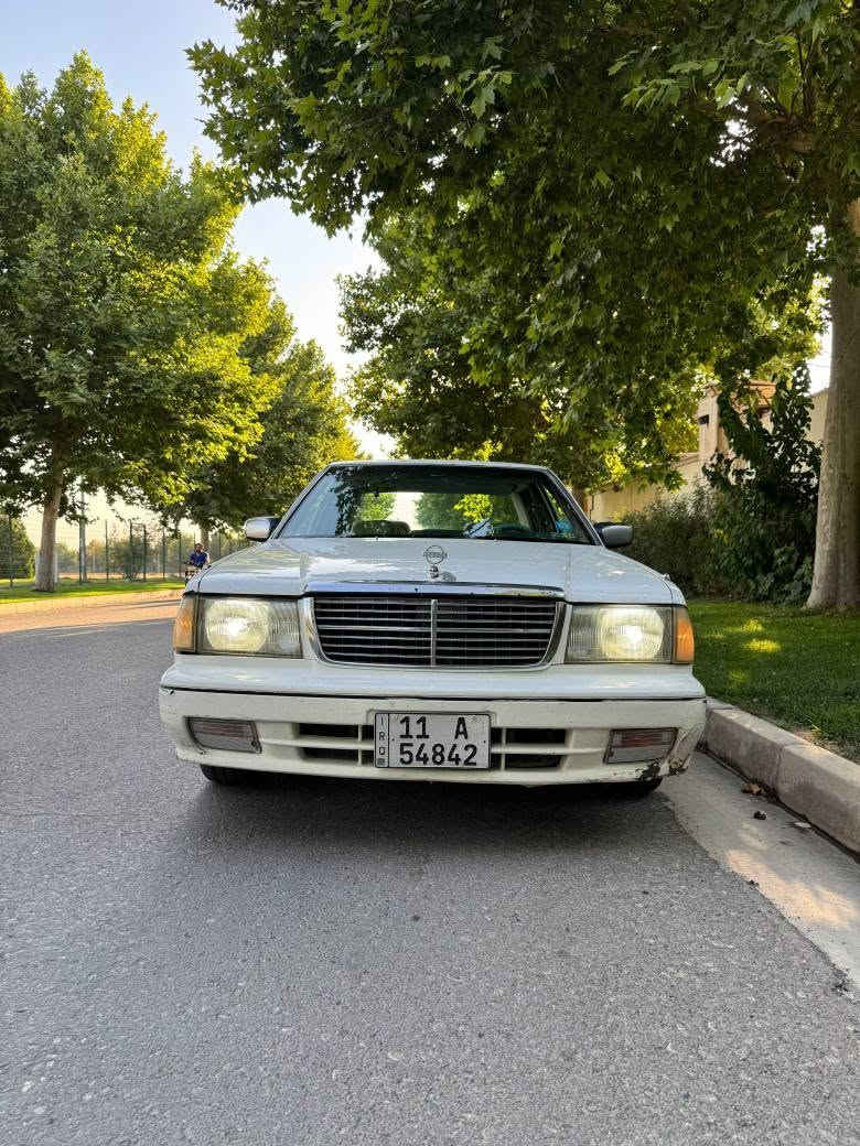 🚗 **بۆ فرۆشتن - ئۆتۆمبێلێکی کلاسیکی کەشخە و جیاواز** 🚗

**زانیارییە سەرەکییەکان:**
* **جۆری ئۆتۆمبێل:** نیسان سەدریک (Nissan Cedric) - پۆلێنی بڕۆگام (Brougham)
* **مۆدێل:** 2001
* **ڕەنگ:** سپی
* **مەکینە:** شەش پستۆن (V6) - بەهێز و توندوتۆڵ
* **گێڕ:** عادی (Manual) - زۆر گونجاوە بۆ ئەو کەسانەی حەزیان لە لێخوڕینی چێژبەخشە
* **تابلۆ:** ژمارە بەغدا
* **سووتەمەنی:** بەنزین + سیستەمی غازی لەسەرە (زۆر ئیقتسادە)

**تایبەتمەندی و مواسەفاتەکانی:**
* **ژوورەوەی ئۆتۆمبێل:** زۆر خاوێن و کەشخەیە، داشبۆرد ڕەنگی ڕەساسییە لەگەڵ دیکۆری دار (سندیان) کە دیمەنێکی شاهانەی پێ بەخشیوە.
* **کوشنەکان:** ڕەنگی بێجی/کرێمی، زۆر فراوان و ئاسوودەن بۆ سەفەر و ڕێگای دوور.
* **تەبرید (سیستەمی فێنککەرەوە):** زۆر سارد و سافە، بێ هیچ کێشەیەک کار دەکات.
* **شێوەی دەرەوە:** دیزاینێکی کلاسیکی و هەیبەتی هەیە، لەگەڵ لۆگۆی نیسان لەسەر بۆنید و ڕووپۆشی کرۆم بۆ دەسکی دەرگا و لایتەکان.
* **ئەگزۆز:** سیستەمی ئەگزۆزی جووت (دوو لولەیی).

**کورتەیەک لەسەر حاڵەتی ئۆتۆمبێلەکە:**
ئەم ئۆتۆمبێلە یەکێکە لە مۆدێلە ڕەسەنەکانی نیسان و زۆر گونجاوە بۆ ئەو کەسانەی ئاشقی ئۆتۆمبێلی جیاواز و بەهێزن. لاشە (بەدەنی) زۆر قایمە، ناوەوەی زۆر خاوێنە و بەباشی پارێزراوە. تەنیا لە دەرەوە کەمێک بۆیەی هەڵوەریوە، هەروەها لای بەنزینەکەی بۆیەی هەیە (سبوغە) بەڵام بەبێ لێدران. 
لە ڕووی کارکردنەوە، نە لە مەکینە و نە لە هیچ شوێنێکی تری ئۆتۆمبێلەکەدا هیچ کێشە و کەموکوڕییەک نییە و بەتەواوی ماڵی دۆستە. خاڵە هەرە باشەکەشی ئەوەیە کە سیستەمی غازی بۆ بەستراوە و زۆر ئیقتسادییە بۆ مەسرەف. بە خەرجییەکی کەم ڕێک دەکرێتەوە و وەک بووکی لێدێتەوە.

💰 **نرخ:** 65 گەڵا و کەمێک مەجالی تێدایە
📍 **شوێن:** هەولێر
📞 **ژمارەی پەیوەندی:** *********** أربيل, العراق
