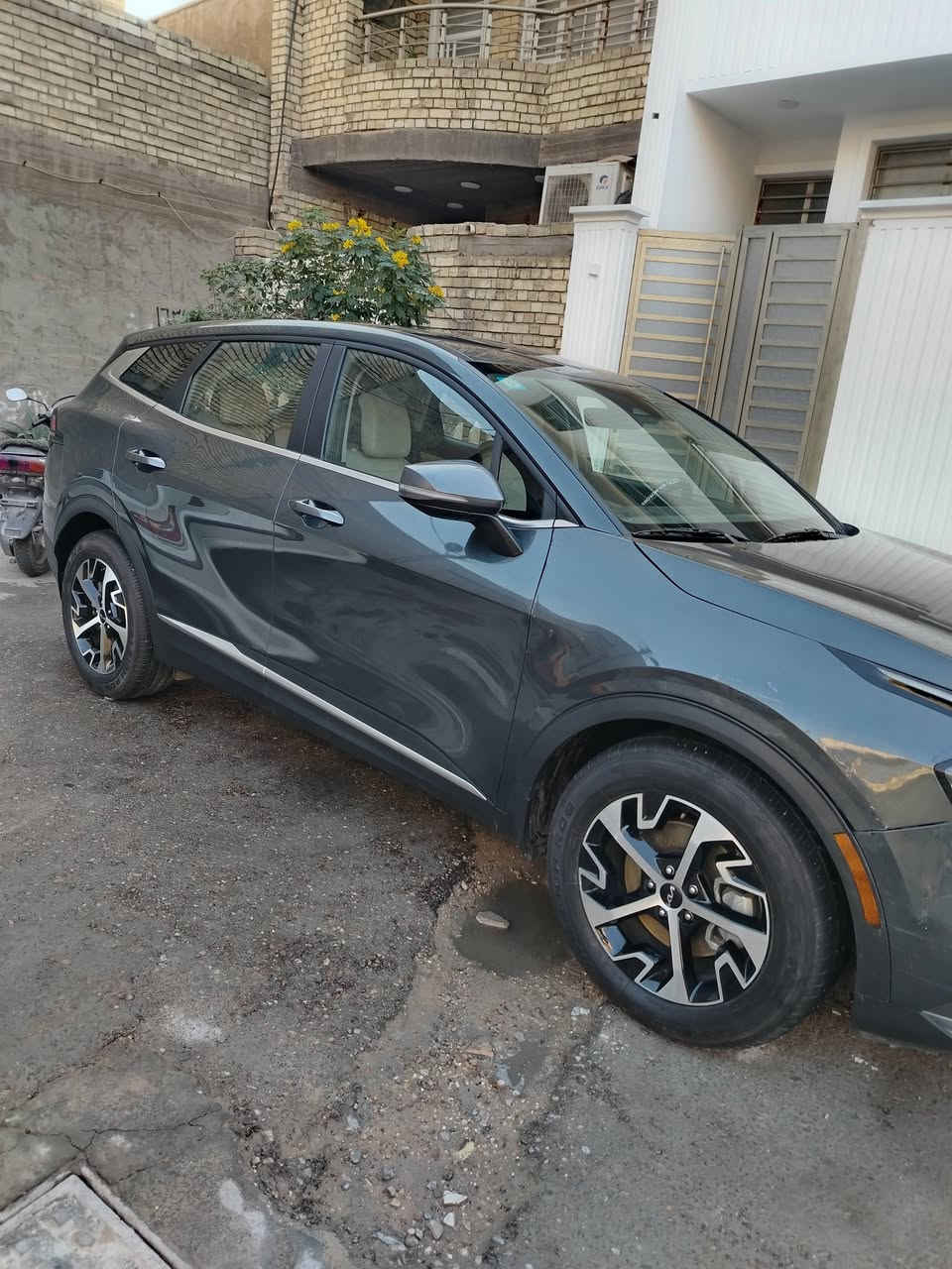 السلام عليكم
للبيع او مراوس 
كيا سبورتج موديل ٢٠٢٤ وارد امريكي بدون ايرباك
محرك ٢٤٠٠
كشنات تدفئة 
رادار وحساسات امامي خلفي 
كير ٨ نمر
نظام ٣ سرع نرمال سبورت ايكو
مقاعد كلها جلد
رقم بغداد باسمي 
رقم الشاصي موجود بالمنشور 
للتواصل *********** بي واتساب
