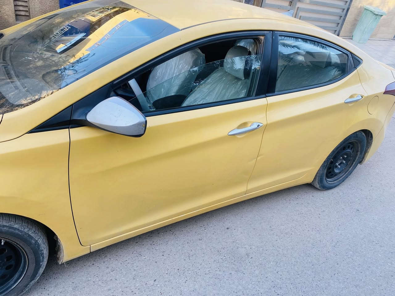 النترا مضلع 2014 سياره نص فول تحكمات جهتين هيترات كشانه سياره مدوشمه كامل كله جديد غرفه وصندوك تخم تاير   سياره بدون ايرباك حادثه جاملغ وحافت البنيد صور الحادث موجوده سياره حلوه السعر 108 العنوان بغداد الدوره ***********
