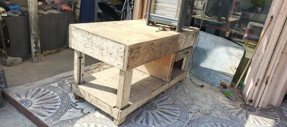 السلام عليكم
دزگة للبيع كلش ثقيلة
بس تحتاج منگنه وشوية ترميم 
🔴 طول170 سم
🔴 عرض 80 سم
🔴 ارتفاع 70 سم
🔴 عرض اللوح 23سم × إنج ونص
سعر 75 الف وبيها مجال
غير متواجد عالماسنجر
📱 ***********
📱 ***********
