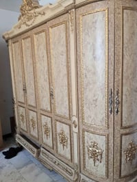 كنتور ماليزي مع ميز.مرايه   مع كومدي جرارات للبيع السعر 200 رقم 077218...