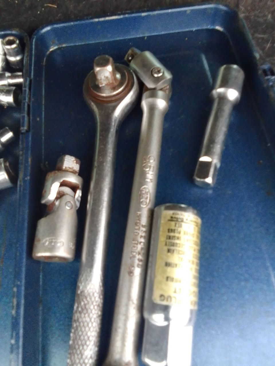 السلام عليكم
عدة بهذا الشكل اللقم صناعة تايوان استيراد قديم قياسات بالانج والملم لحد ال ١٩ يرهمن على راجز ١/٤ الصغار و ١/٣ الكبار نظيفات كما موضح و راجز وتطوالة ولعابة قياس ١/٣ ماركة ktc اليابانية مؤسسة السعر ٢٥ الف ( السعر نهائي ) مكاني حي العامل ما عندي توصيل *********** وات ساب
