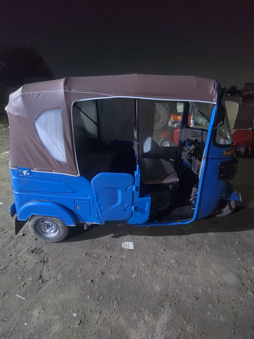 السلام عليكم تكتك موديل 21 بس بل سنوية 20 رقم ديالى تحويل ثاني يوم الكشر مابي لا صبغ ولا معجون بس بيهة بارد المحرك مكفول لا تنقيص ولا تبخير الاكسل مكفول ترايهة حلو التكتك كاملة السعر 6و٨٠٠ وبيهة مجال المكان بعقوبة جرف الملح اتصل عرقم ويدلل ***********
