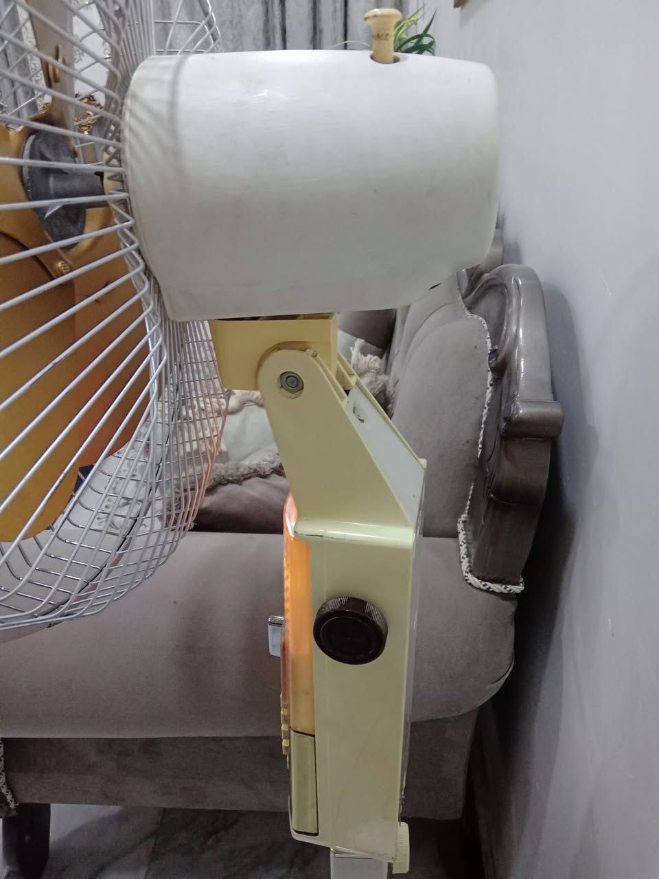 متاح ٢ مراوح سانيو عاموديه  ياباني نظافه عاليه جدا خاليه من اي عطل مكان بغداد ***********
