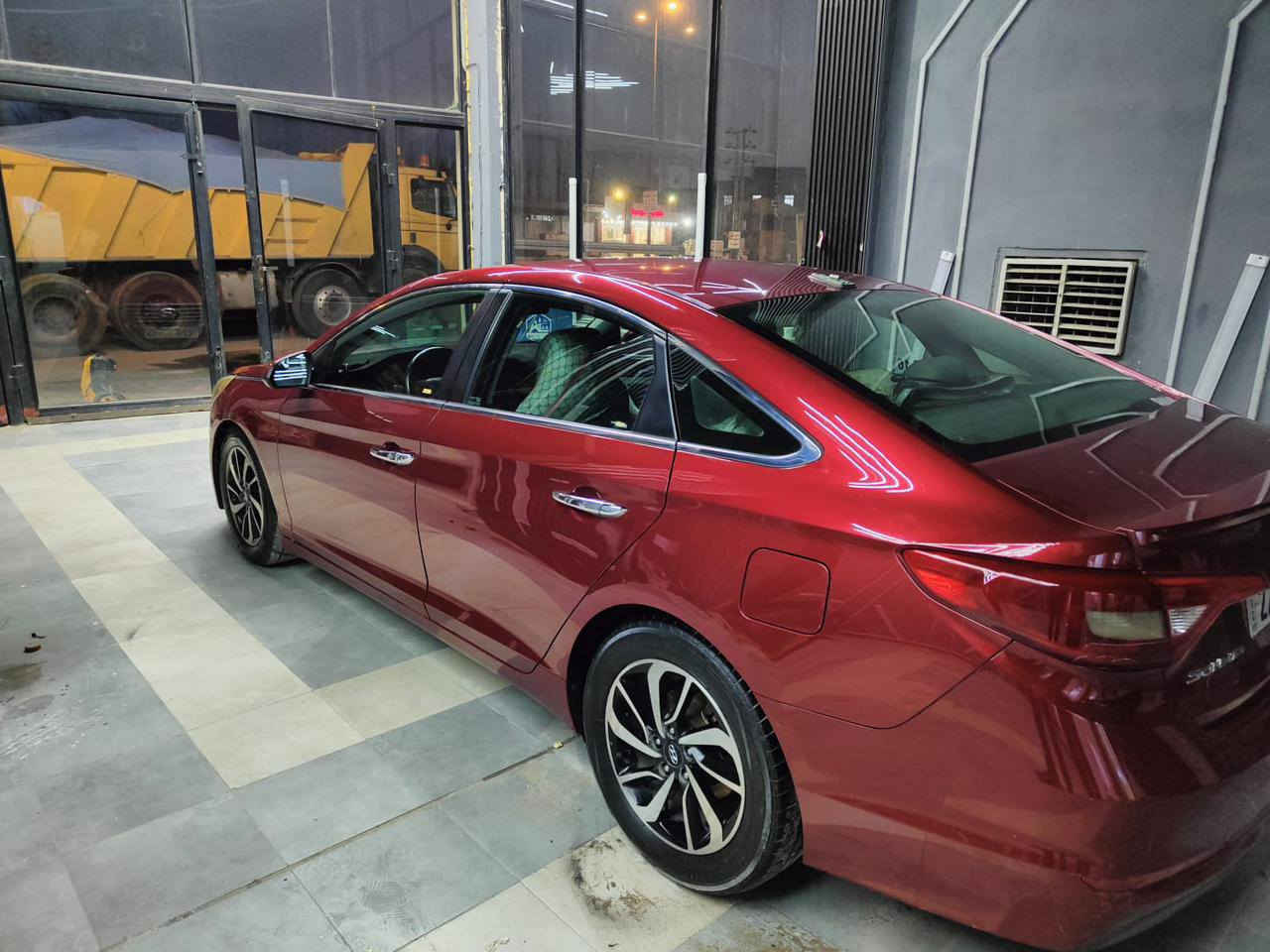 السلام عليكم ورحمة الله وبركاته
سوناتا حمراء اللون 2016 وارد امريكي بيها جاملغ جهة السايق وبنيد مكينة 2400 GDI اربيل باسمي مطلوبة 280 الف غرامات اربيل ( ابيع تحويل مو وكالة ) السعر 103 مكانها بغداد 
***********
