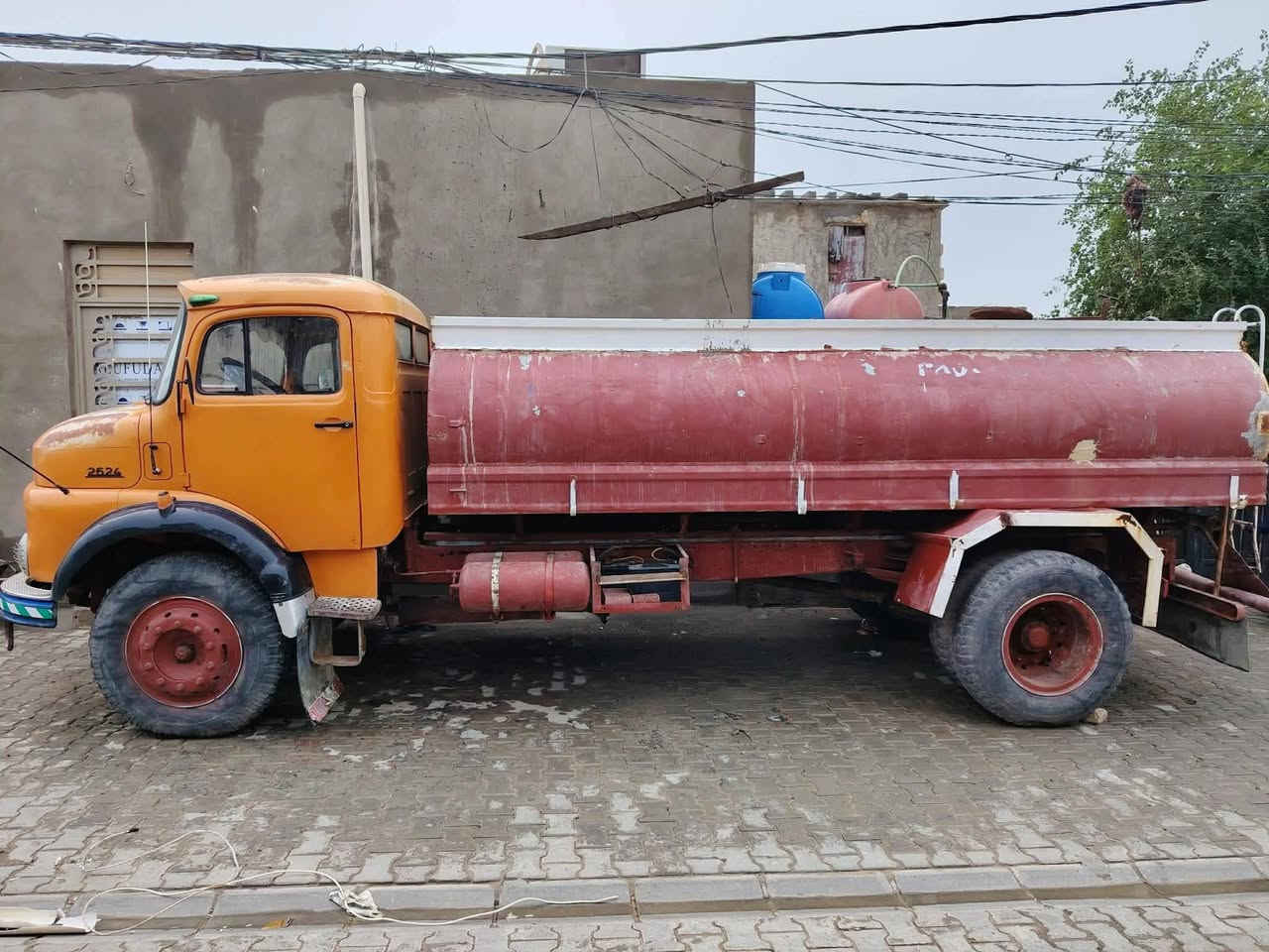 ابوردين عشراوي موديل ١٩٧٦ مكينه وگير ٨٢ مكفوله مكاني النجف
***********
