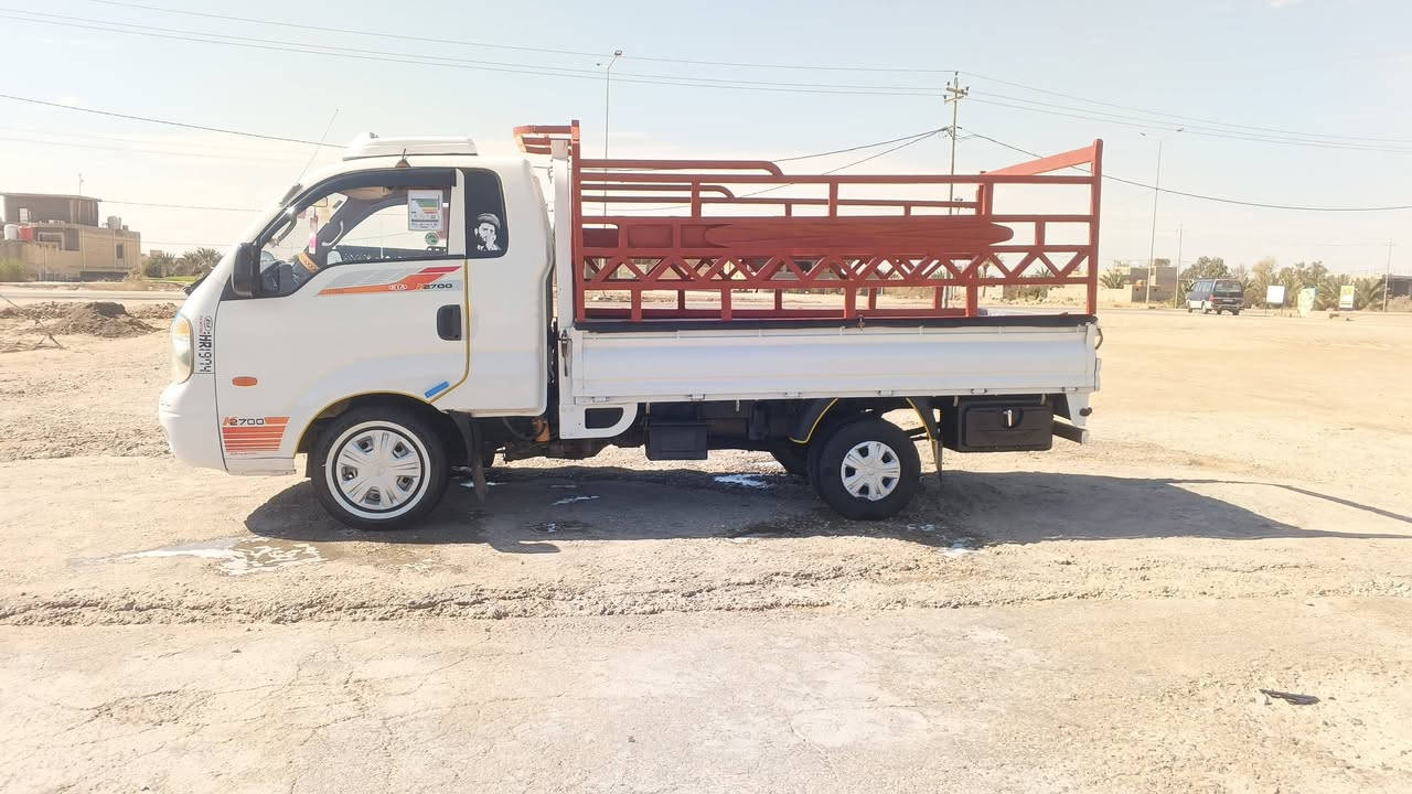 السلام عليكم كيه للبيع 2011 سنويه جديده لل27 حداديه وكير واكسن وشاصي مكفولات تخم تاير جديد سياره جاهزه من كلشي كل نقص مابيها مكان السياره سماوه شراي يتصل وبي خير ويدلل  الاستفسار ***********
