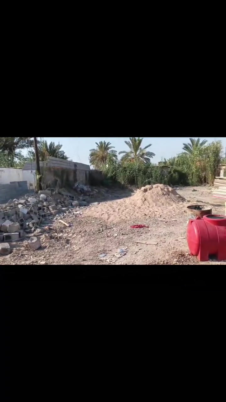 السلام عليكم      قطعة ارض للبيع منطقة محمد باقر الصدر ( الكرفانات )
المساحة 350 م²
الواجهة 14 ونص.       زراعي  عقد 17
النزال  24 
تبعد عن الشارع الرئيسي 100 متر
القطعة مسحوبلهة ماء ومجاري 
السعر 40 مليون وبيه مجال   الاستفسار   ***********
