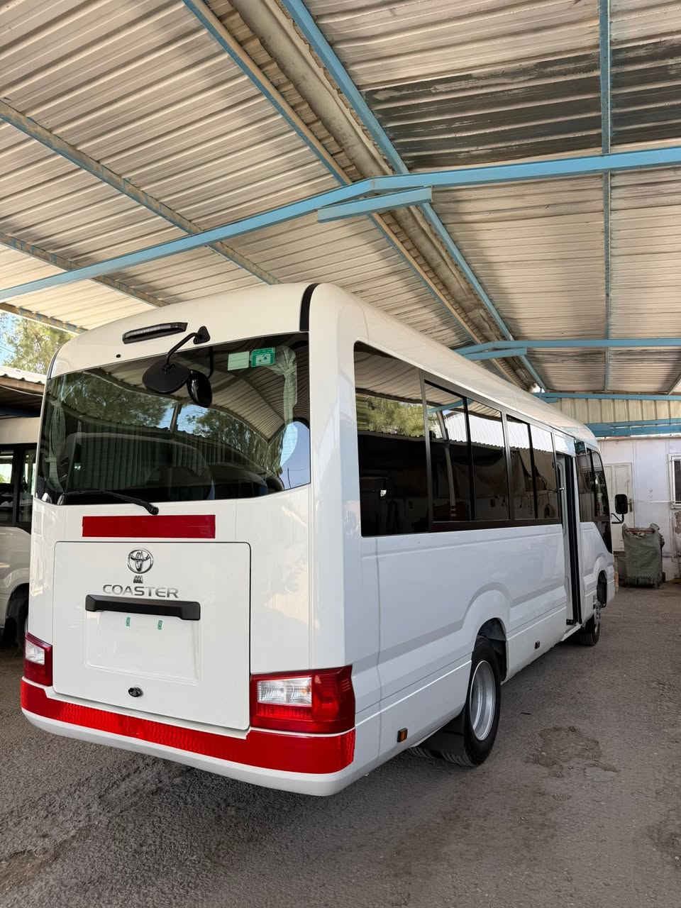 🔥 وصلت دفعة جديدة ومميزة 🔥🚍
في معرض خالد حجير لتجارة الباصات

✨ للبيع: تويوتا كوستر 2023 مستعمل بحالة الوكالة ✨

✅ قير أوتوماتيك
✅ محرك 4 سلندر قوي واقتصادي ✨
✅150 حصان 🐎 
✅ بحالة ممتازة جداً وجاهز للعمل

🔹 الإضافات والمواصفات:
📍 برادي مكيف
📍 مكيف مركزي قوي
📍 تدفئة خلفية
📍 فرش مخمل فاخر
📍 عواكس جانبية
📍 برادي جانبية
📍 سطب خلفي
📍 مرايا خلفية

🚍 نظافة ممتازة وحالة وكالة من الداخل والخارج

⭐ كما نُعلن لزبائننا الكرام أنه خلال الأسبوع القادم سيصل إلى المعرض:
✅ دفعة جديدة من باصات تويوتا كوستر 2023 (6 سلندر) مستعملة بحالة ممتازة.

✅ دفعة من باصات ميتسوبيشي روزا 2023 سعة 26 راكب.

📞 للحجز والاستفسار ومعرفة الأسعار يرجى التواصل معنا.
١- خالد :  ***********- محمد : 0798919738
معرض خالد حجير لتجارة الباصات
ثقة • جودة • أفضل الأسعار ⚡️


**إذا كنت صاحب هذا الإعلان وتريد حذفه لأي سبب، رجاءا أرسل رسالة إلى الدعم الفني**