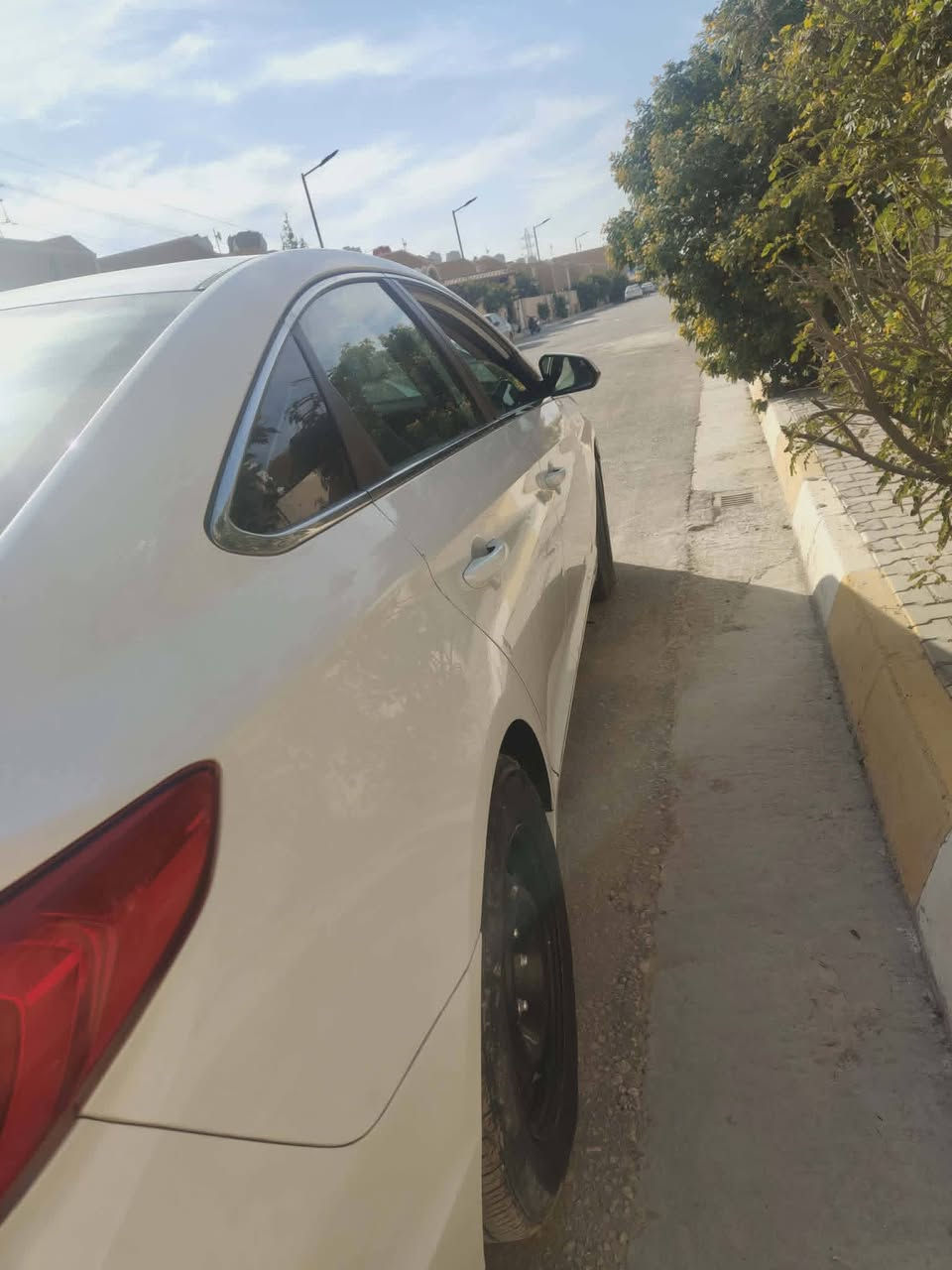 السلام عليكم
سوناتا 
موديل 15
رقم كربلاء
مكينة 2400 GDI
وارد امريكي 
حادث مرفق مع المنشور فقد مقدمة البنيد شويه 
بيها تگشير شويه موضح بالصور ما الحك اسويها
جاهزة من كلشي
مكينة 
كير 
حدادية 
تخم تاير 
تبريد 
شاشة 
كامرة 
مثبت سرعة
تحكم ستيرن
السعر 118 وبيها مجال 
مكاني ديوانية
***********
***********
