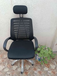 للبيع كرسي متحرك لجميع الجهات ومتحرك للأعلى والاسفل وقوي السعر ٥٥ ألف ...