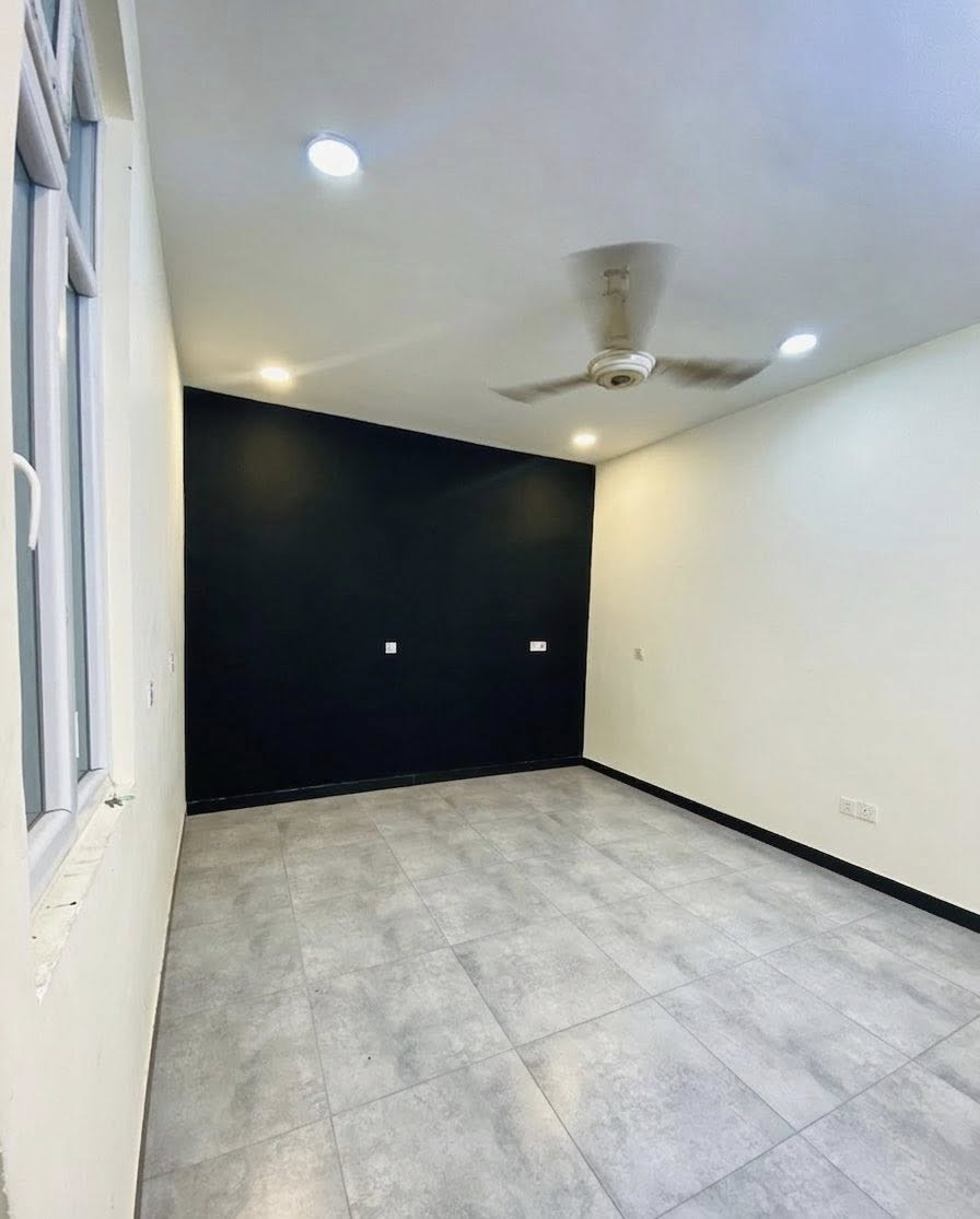 شقة 100 متر حديثة للإيجار
صالة استقبال - مطبخ - غرفتين نوم 

طابق ثاني 

سعر الايجار 450 الف بدون دلالية 

ملاحضة: للعوائل الصغيرة فقط 

بغداد / حي القاهرة / الدلفية

***********
