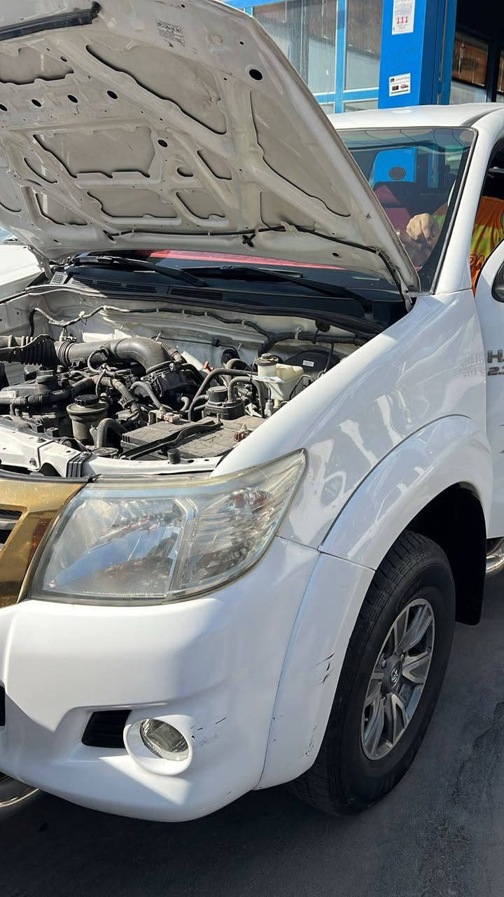 السلام عليكم للبيع تويوتا دبل قمارة فورويل موديل 2012عالي رقم جديد اربيل سنوية جديده لون ابيض حادثهه جاملغ ايمن مبدل كير اوتوماتيك محرك مفتوح بشرط ***********0مكان ابي غريب
