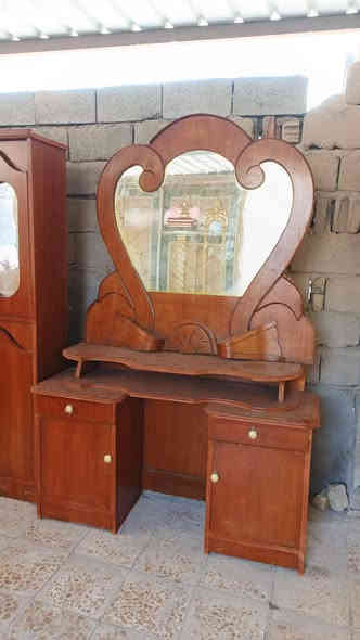 غرفة اخشاب نضيفه كلش خشب نضيف سعر ٣٢٥ الف رفاعي قرب المستشفى للاستفسار *********** ،
