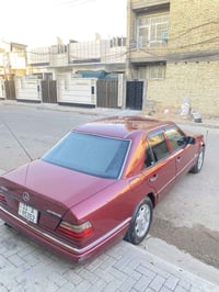 مارسدس دب موديل 1993 السياره بيه مكانات صبغ بدون دواخل السياره جديده و...