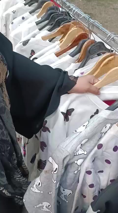 عنوانا النجف المدينة المائية قرب عالم السجاد كاشان محل فلورا للاستفسار الاتصال على الرقم ***********
