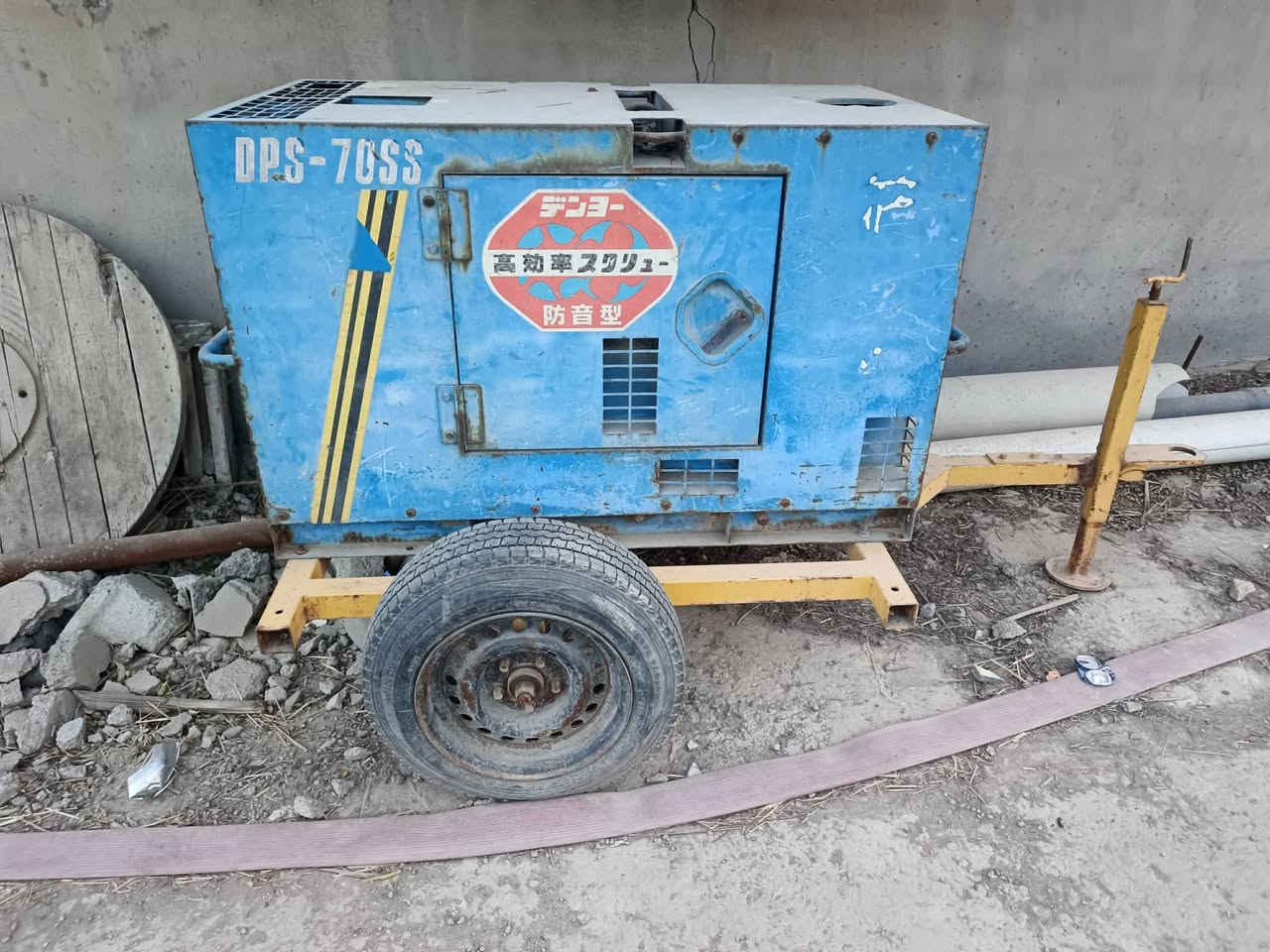 السلام عليكم 
كمبريسر كابوتا للبيع 
حجم 70حاوية جديدة 
العنوان بغداد 
***********
