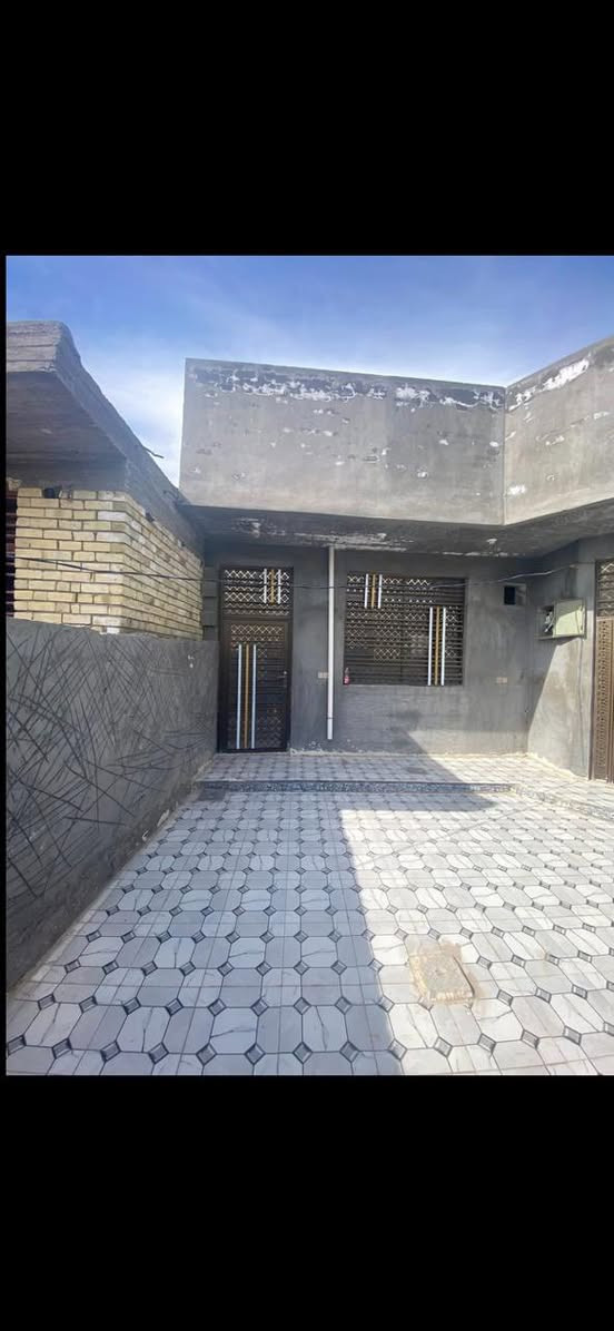 دار سكنيه بمساحه١٧٠ متر طابو زراعي سند ٢٥ بابل المسيب حي العسكري 

يحتوي علئ 

طارمه كبيره 

استقبال 

صاله 

غرف نوم واحده 

مطبخ 

صحيات داخليه وخارجيه 

مكتب الأمير للعقارات 

سيد يعقوب الميالي للعقارات ***********
