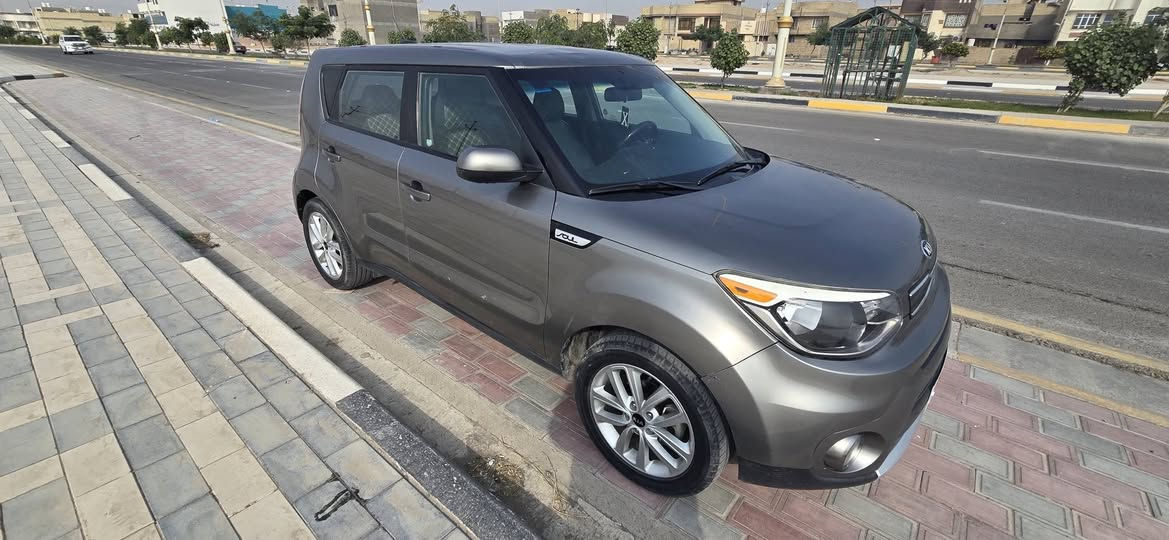 صول موديل 2018 رقم كربلاء محرك 2000 مواصفات عادية 
كاميرا /شاشة كبيرة /تحكم ... حادث موجود بالصور موقع السيارة كربلاء  
تواصل ***********
