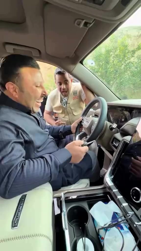 ابو جنة يهدي سيارة #تاهو 2025 للمعروف ابو الخطاب اذا عرف يشغلة 🇮🇶👇


**إذا كنت صاحب هذا الإعلان وتريد حذفه لأي سبب، رجاءا أرسل رسالة إلى الدعم الفني**