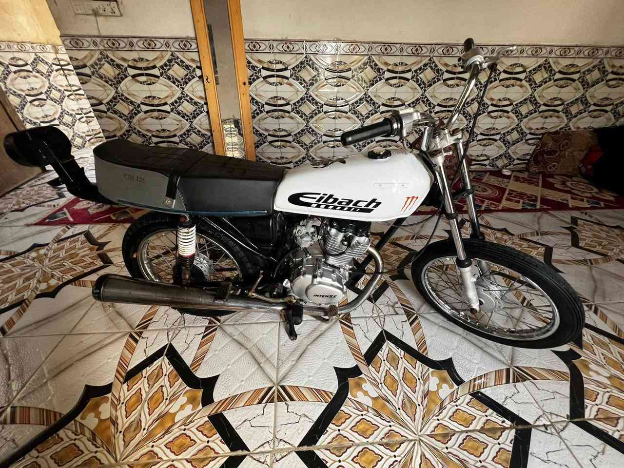 السلام عليكم انتنس للبيع السعر550 وبيه مجال
دراجه طك كارتون جديده كلش مكينه مامفتوحه  غراض كله اصليه المكان بصره كرمه علي او الهارثه سيد سامي واتساب***********
