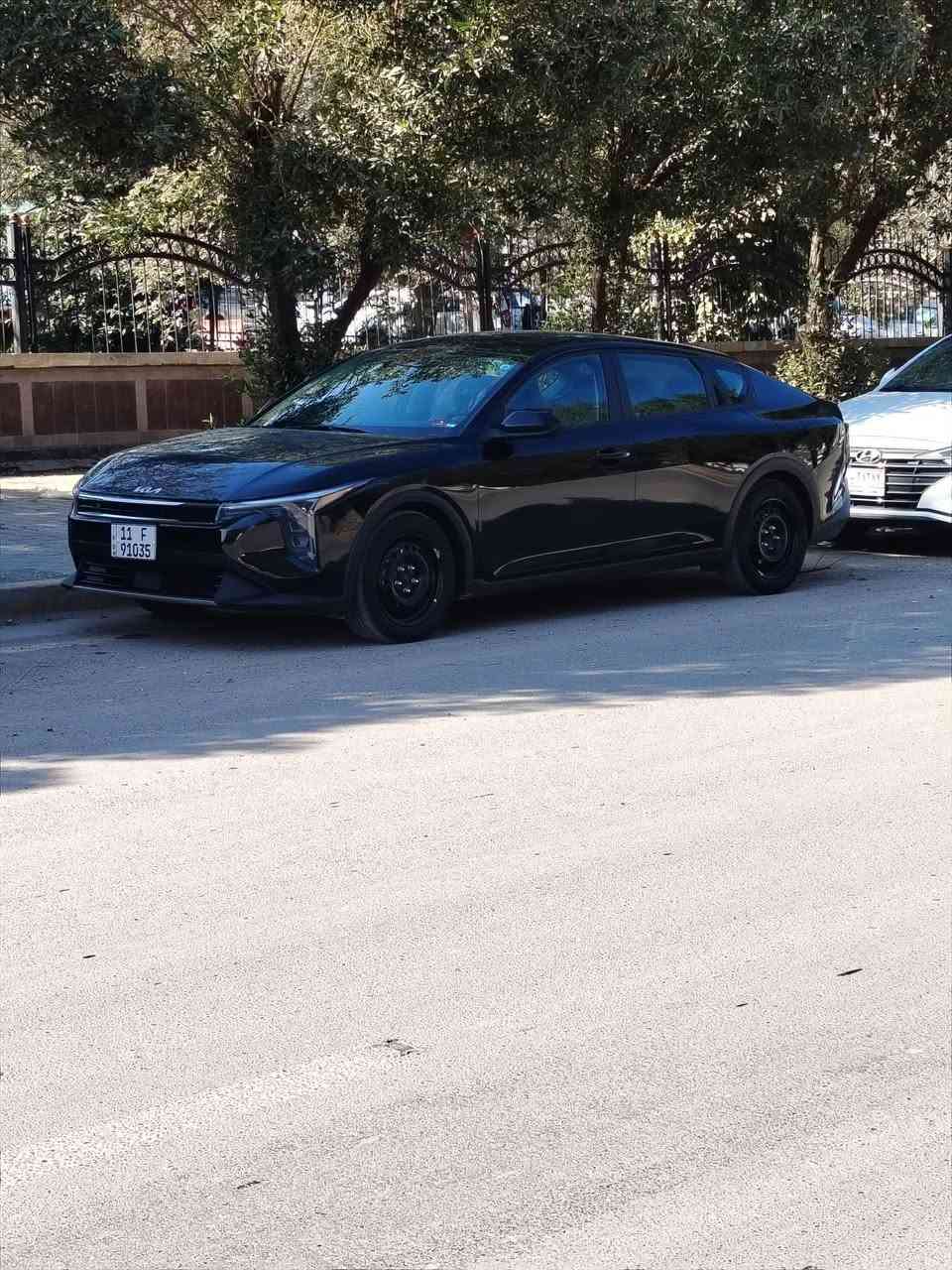 السلام عليكم
للبيع kia k4 2025 
محرك 2.0
عداد المسافه 1800 كليو
رقم بغداد 
المواصفات ( تشغيل عن بعد ، تشغيل بصمه ، دخول بصمه وجنطه بصمه ، اشاره ترحيب عند الاقتراب ، فتح جنطه السياره عند الاقتراب ، اوتو هولد ، سايد بريك بصمه ، تحديد مسار ورادار امامي ومثبت سرعه ، اناره داخليه لمس ، شاشه متصله وبعد هواي مواصفات )
حادث السياره تبديل جاملغ فقط ورشه صبغ على كد شبرين مو اكثر 
السعر ١70  
العنوان بغداد الدوره 
للتواصل على الرقم *********** وبي وتساب
