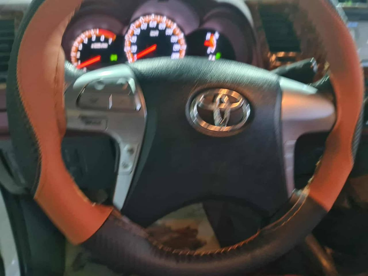 سلام عليكم تيوتاه هايلوكس ناصي ا2014 مكفوله كفاله عامه ماشيه 100الف رقم واسط ***********
