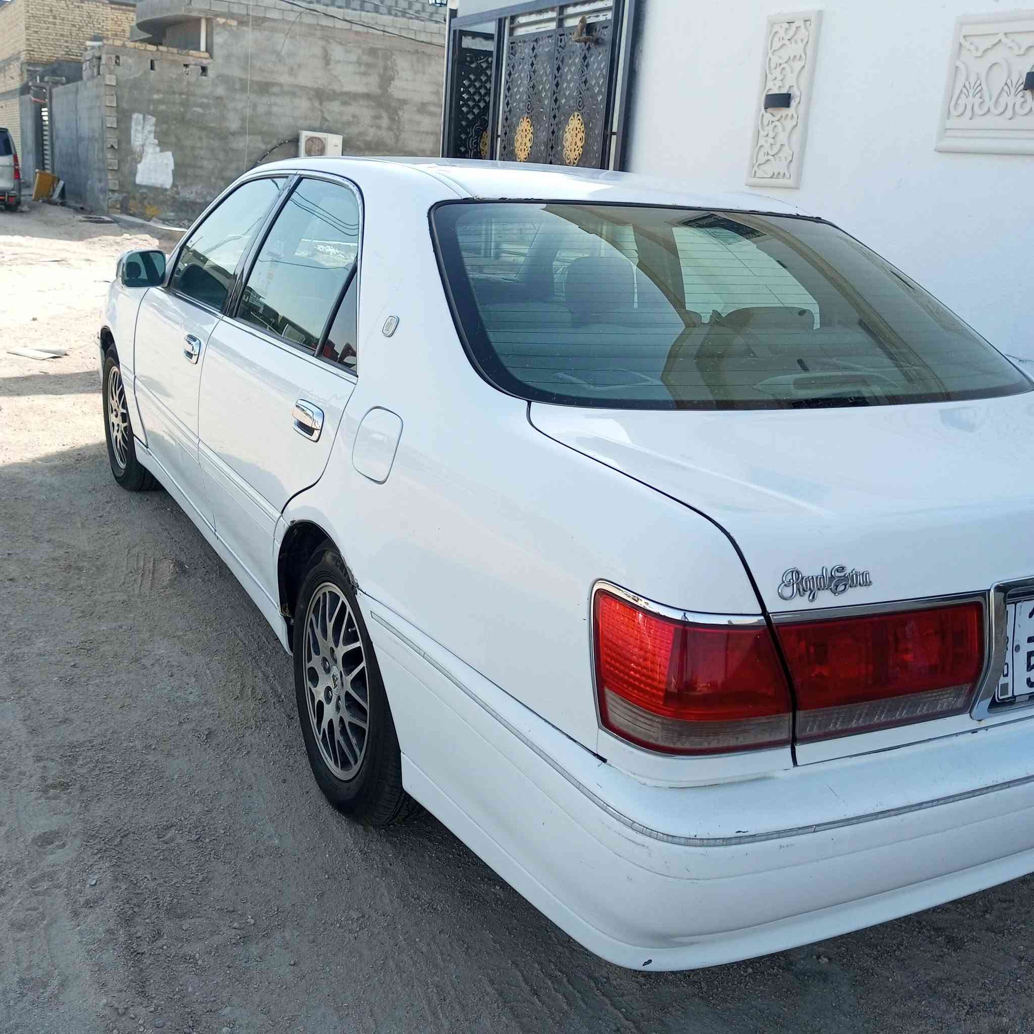 السلام عليكم من رخصة الادمن للبيع جنون رقم بصره انكليزي موديل 2000 تحويل ثاني يوم مكينه 3000ام الكلاص مكينه جديده تخم تأير تبريد مادري شنو بيه فجا وكف سياره مابيها ضربه ماعده هاي طكه بل لايت واضحه بجه لسائق سياره جاهزه مكاني البصره ام قصر رايهدها بدفتر100 شراي يتصل وبخدمته ***********   ***********
