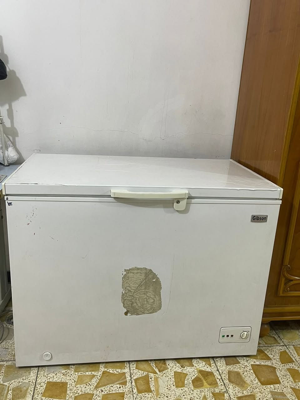 ثلاجه مع مجمده للبيع سعر مناسب  ((بغداد البلديات (( ***********
