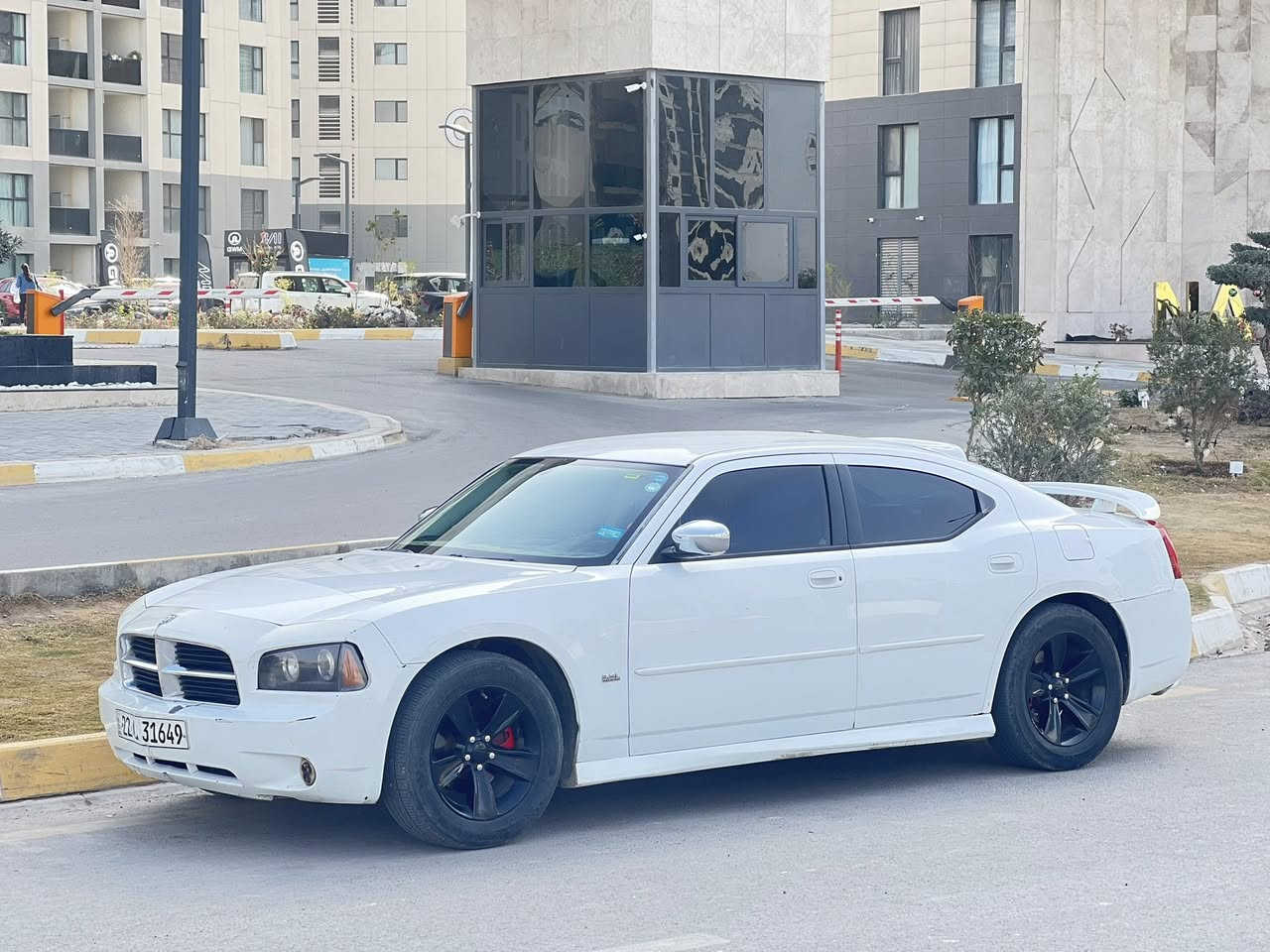 سلام عليكم 
جارجر 2010 كلين تايتل بدون صبغ بدون ضربة رقم اربيل باسمي تحويل ثاني يوم
السيارة بيها بارد قليل 
محرك 3500 
كير محرك شرط 
السيارة مامشتغلة ع الخط 
مكان السيارة بغداد حي العامل 
السيارة ما بيها نقص 
 ترايك وين متريد خير من الله 
السعر $123 وبيها مجال بسيط 
***********
